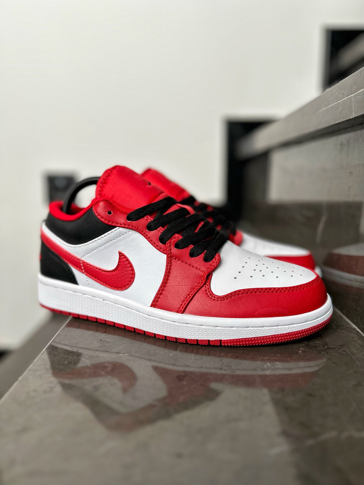 Air Jordan 1  Low Reverse Black Toe