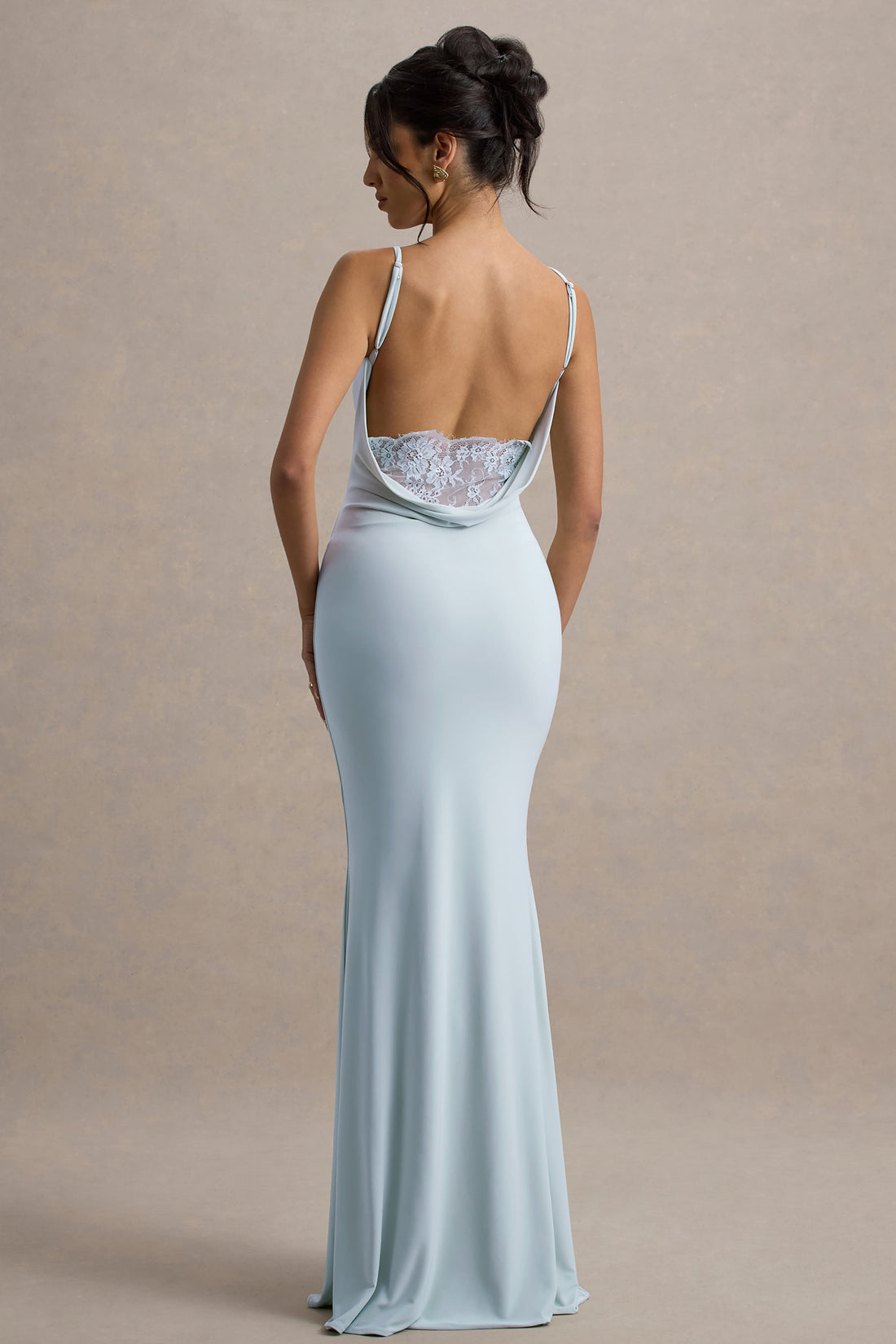 Francoise | Robe longue bleu clair à encolure bénitier, dos nu et empiècements en dentelle