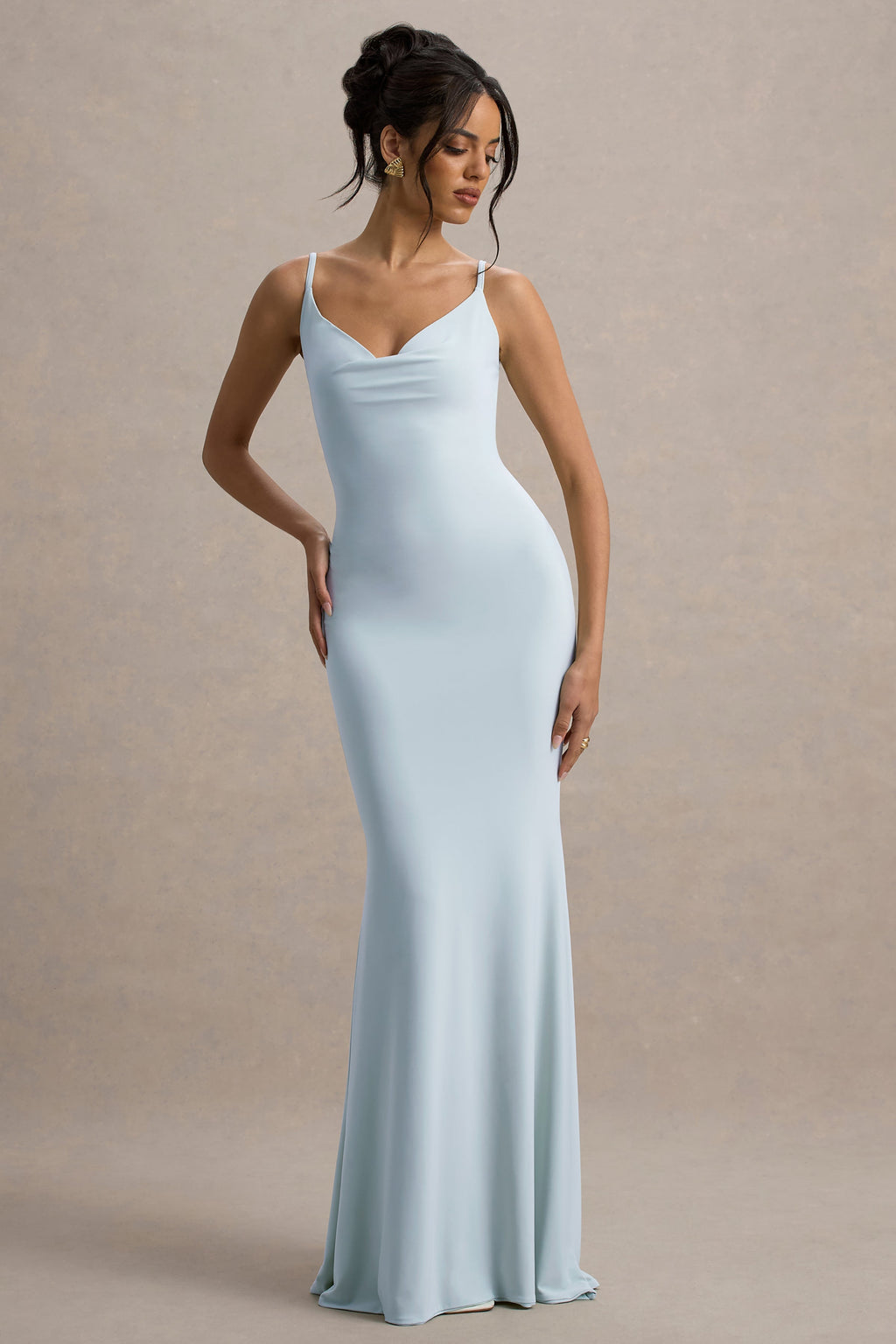 Francoise | Robe longue bleu clair à encolure bénitier, dos nu et empiècements en dentelle