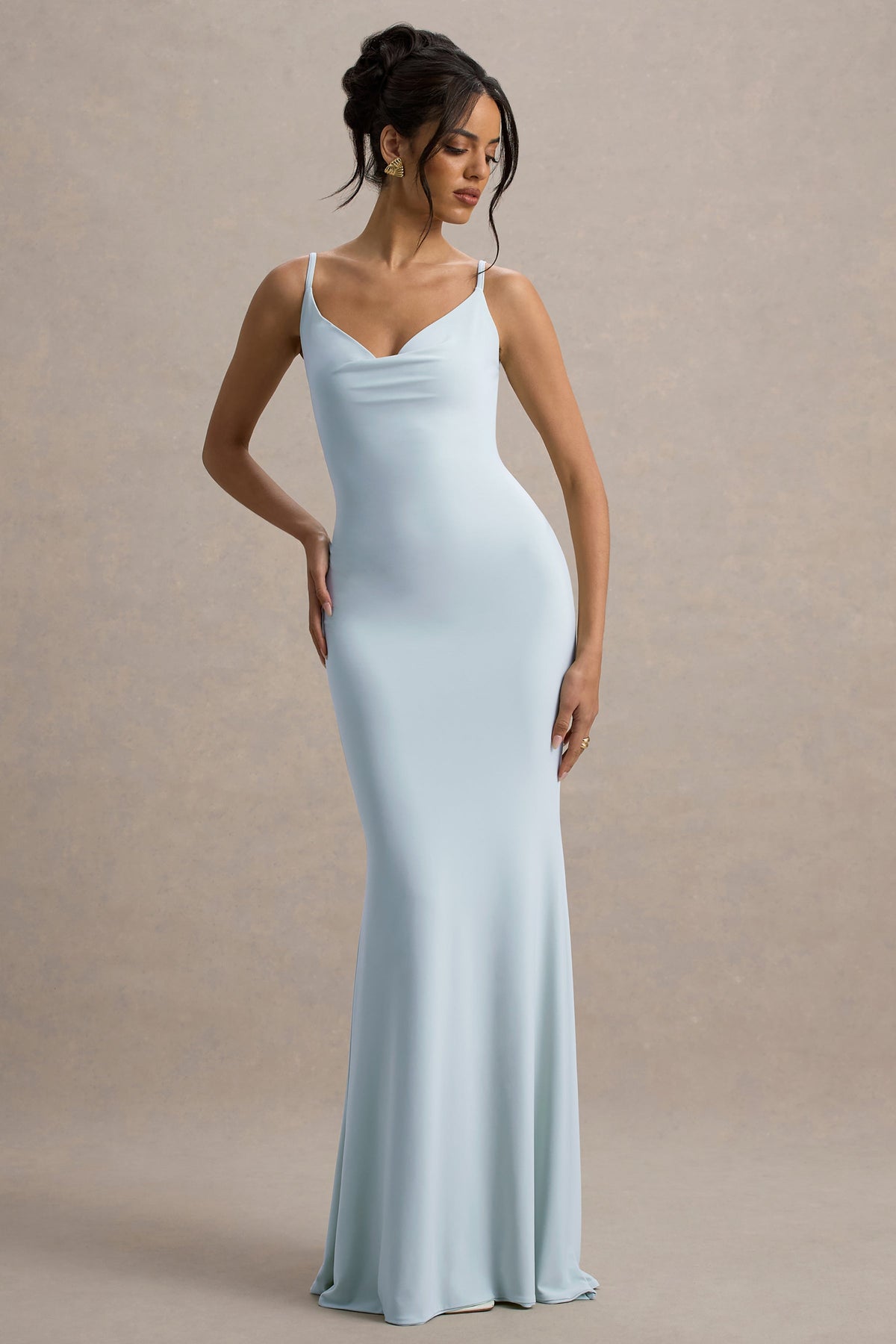 Francoise | Robe longue bleu clair à encolure bénitier, dos nu et empiècements en dentelle