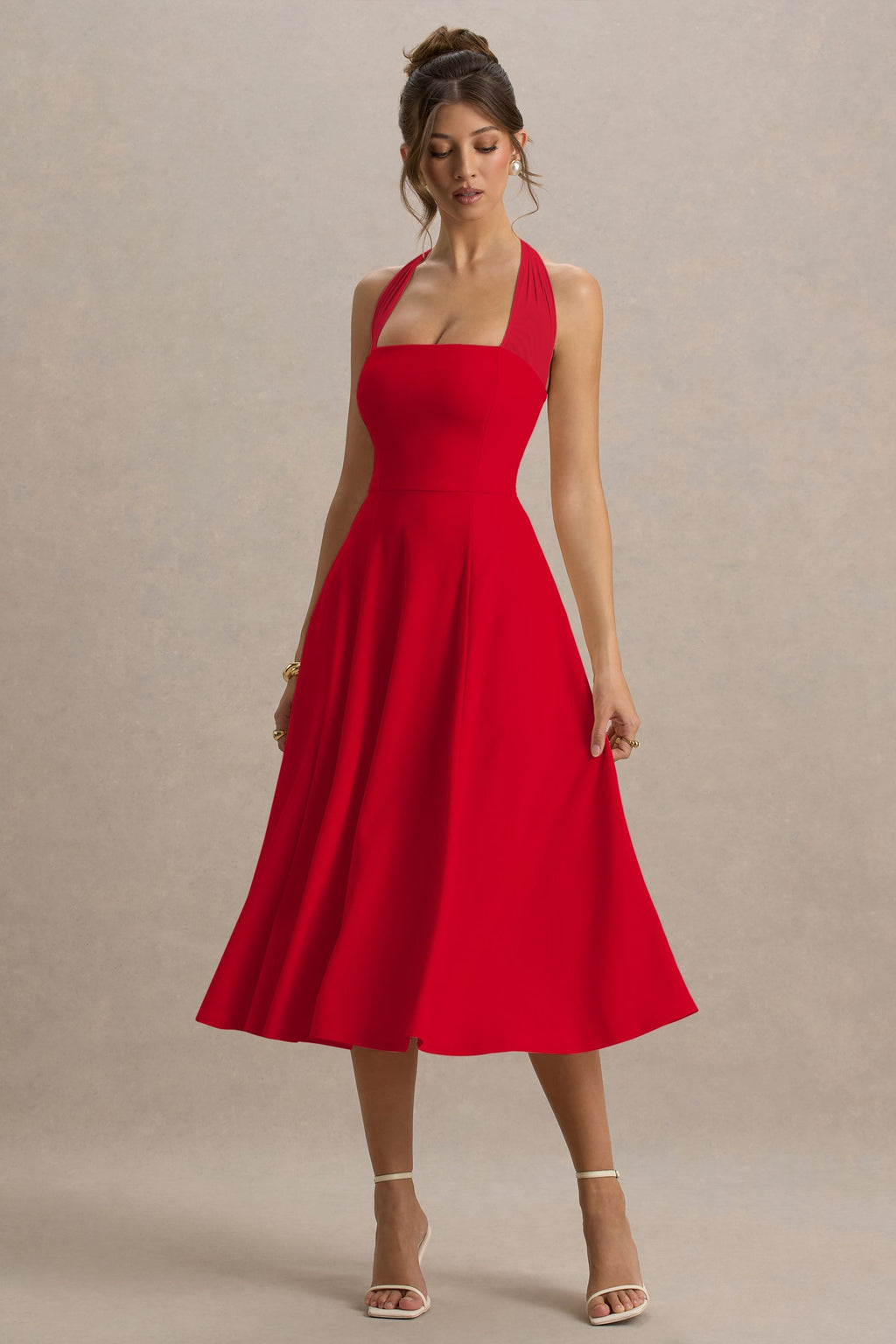 Auburn | Robe mi-longue patineuse rouge dos nu