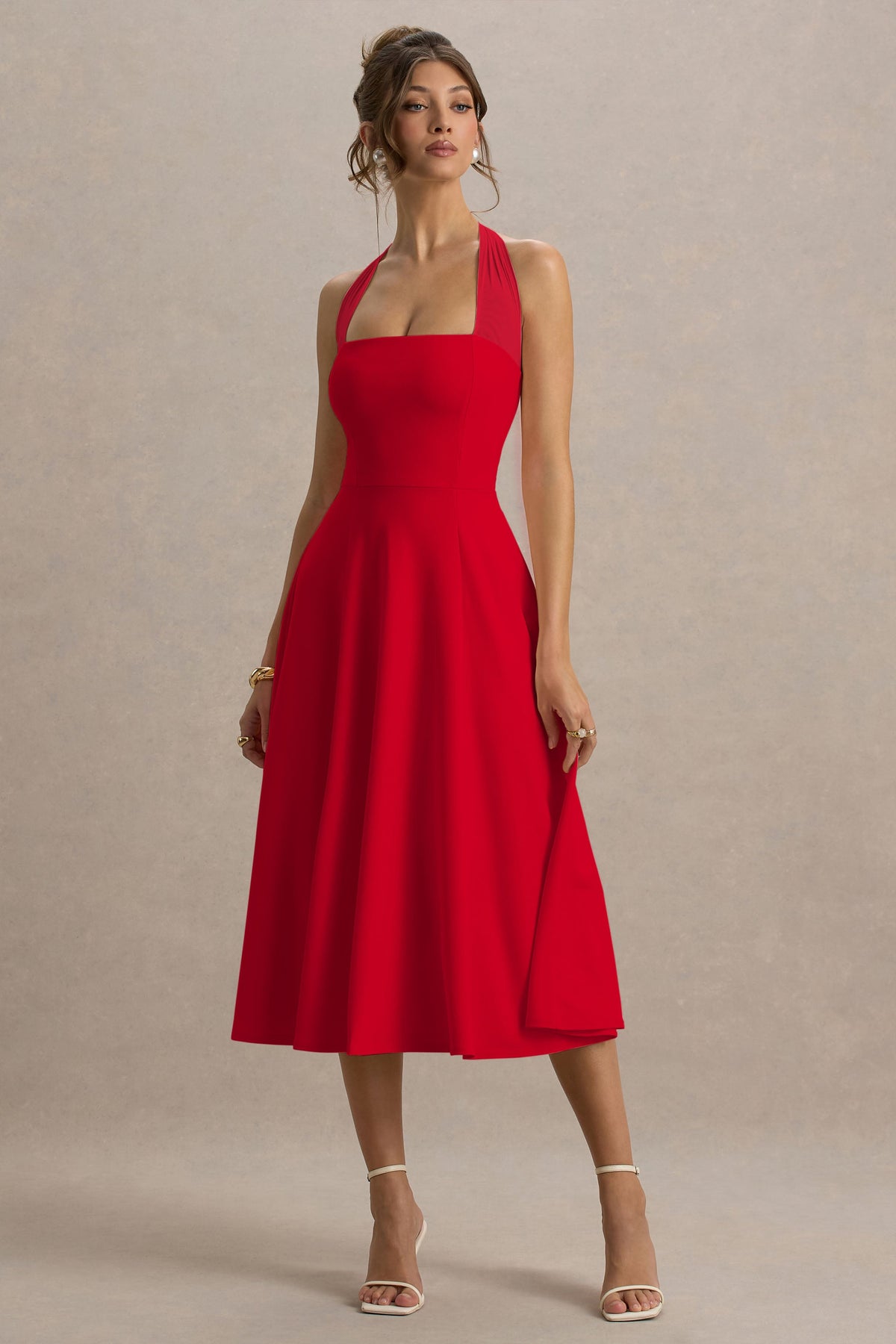 Auburn | Robe mi-longue patineuse rouge dos nu
