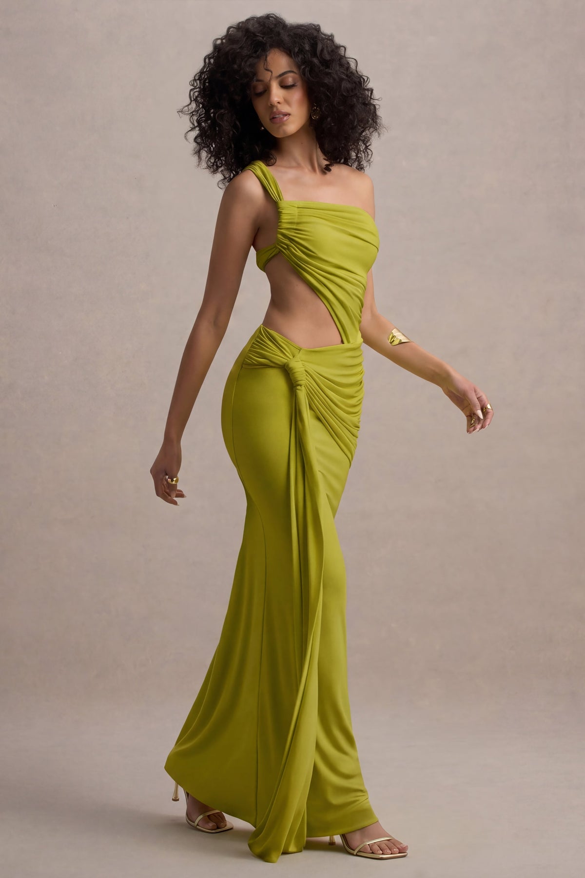 Giovanna | Robe longue olive à encolure asymétrique avec jupe portefeuille
