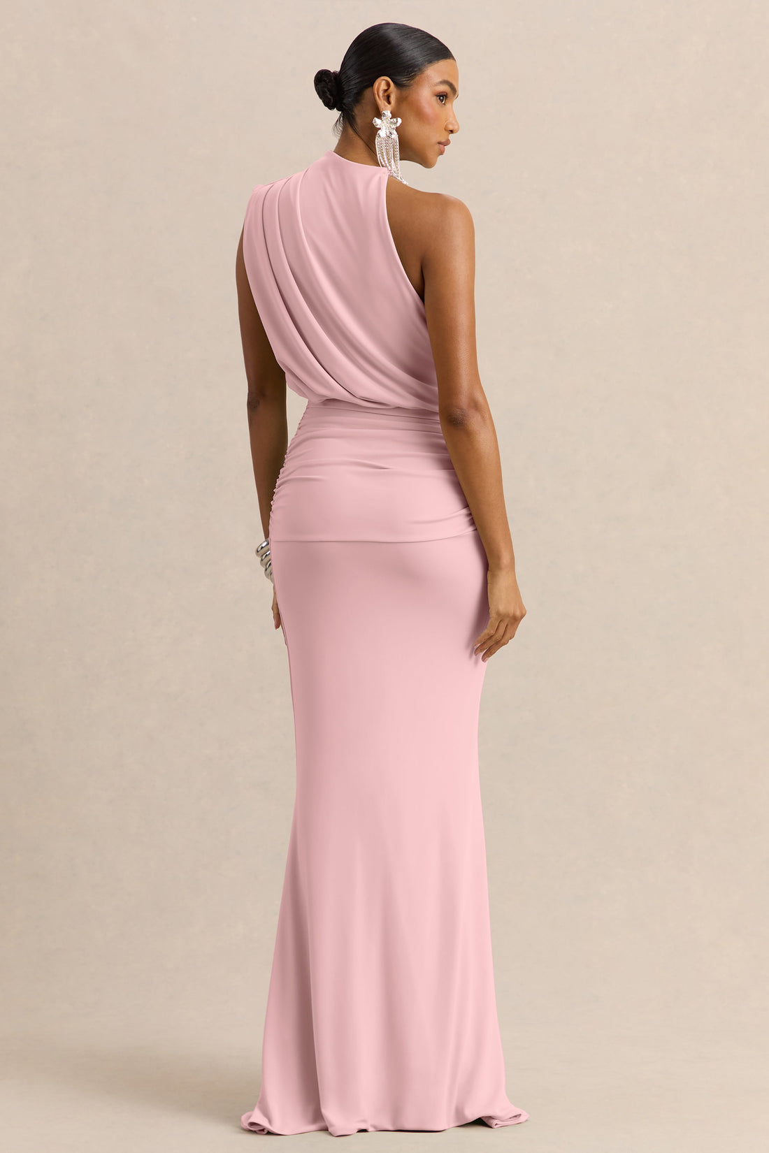 Umaira | Robe longue rose clair à col montant asymétrique