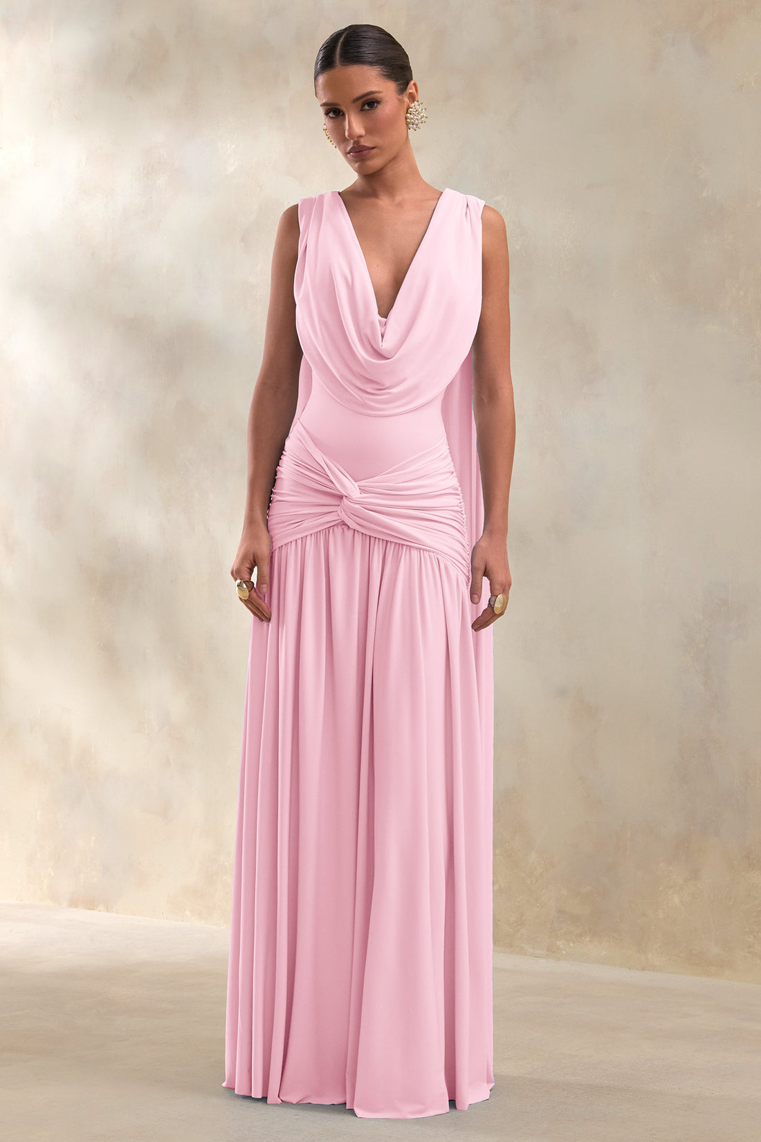 Amelisse | Robe longue rose clair à décolleté plongeant et détails froncés