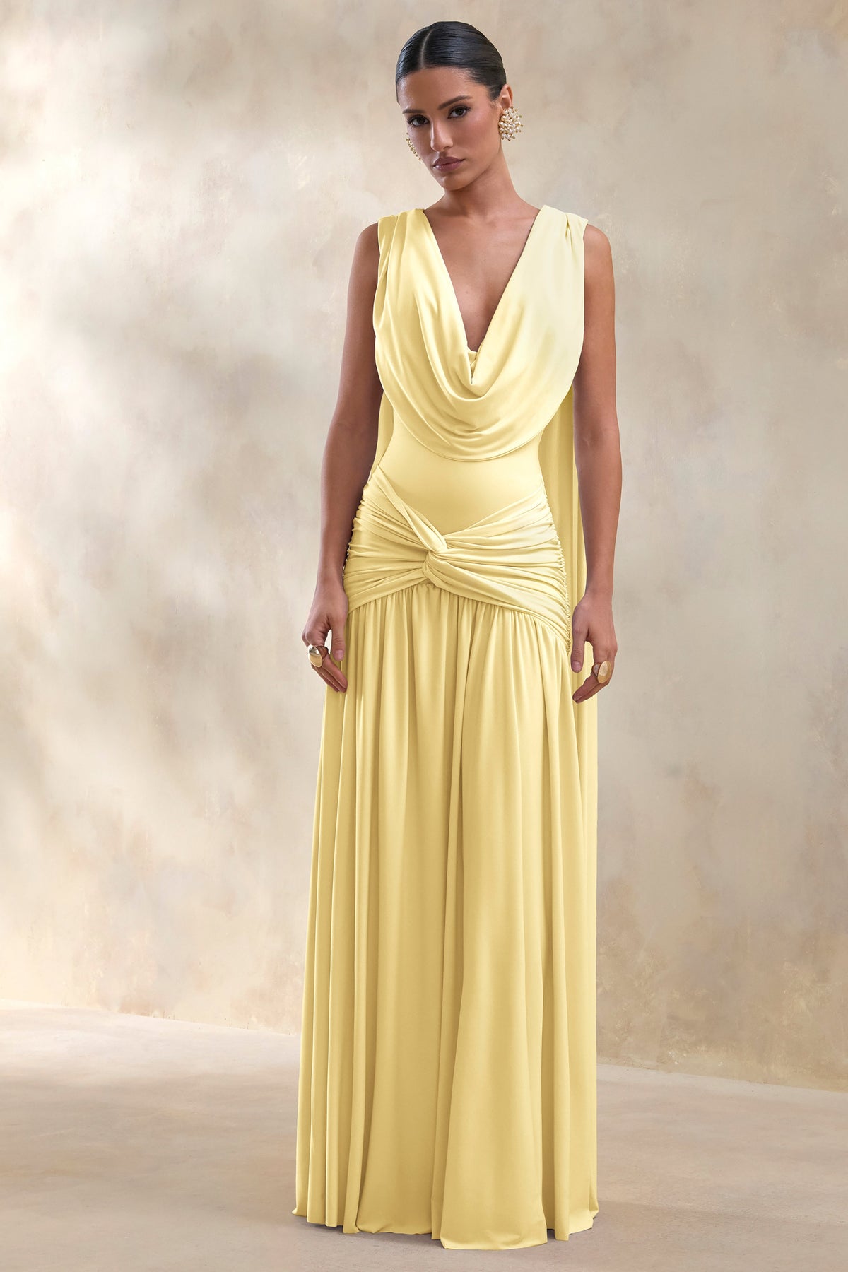 Amelisse | Robe longue jaune citron à décolleté plongeant avec détails froncés