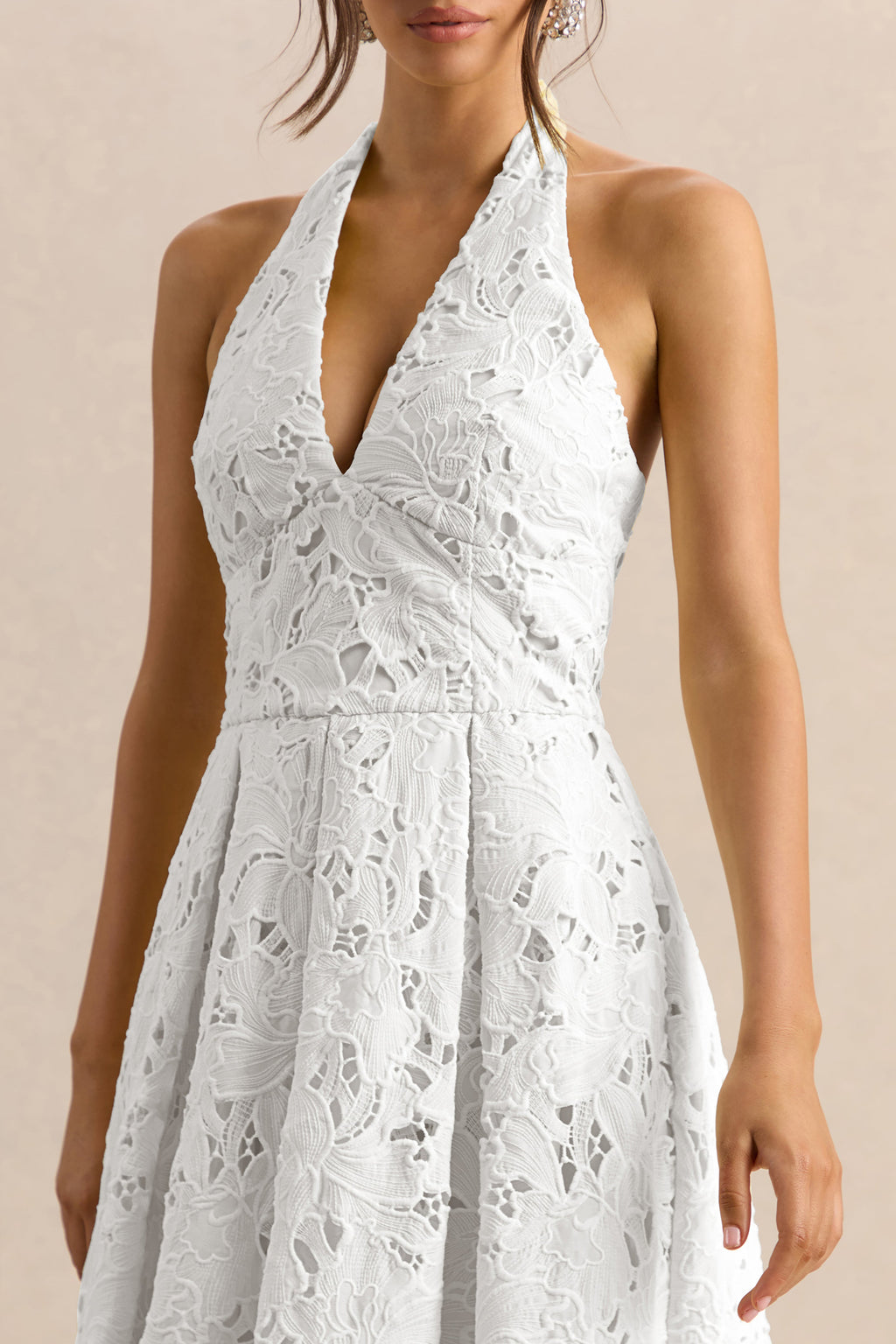 Maribel | Robe mi-longue blanche en dentelle à décolleté plongeant