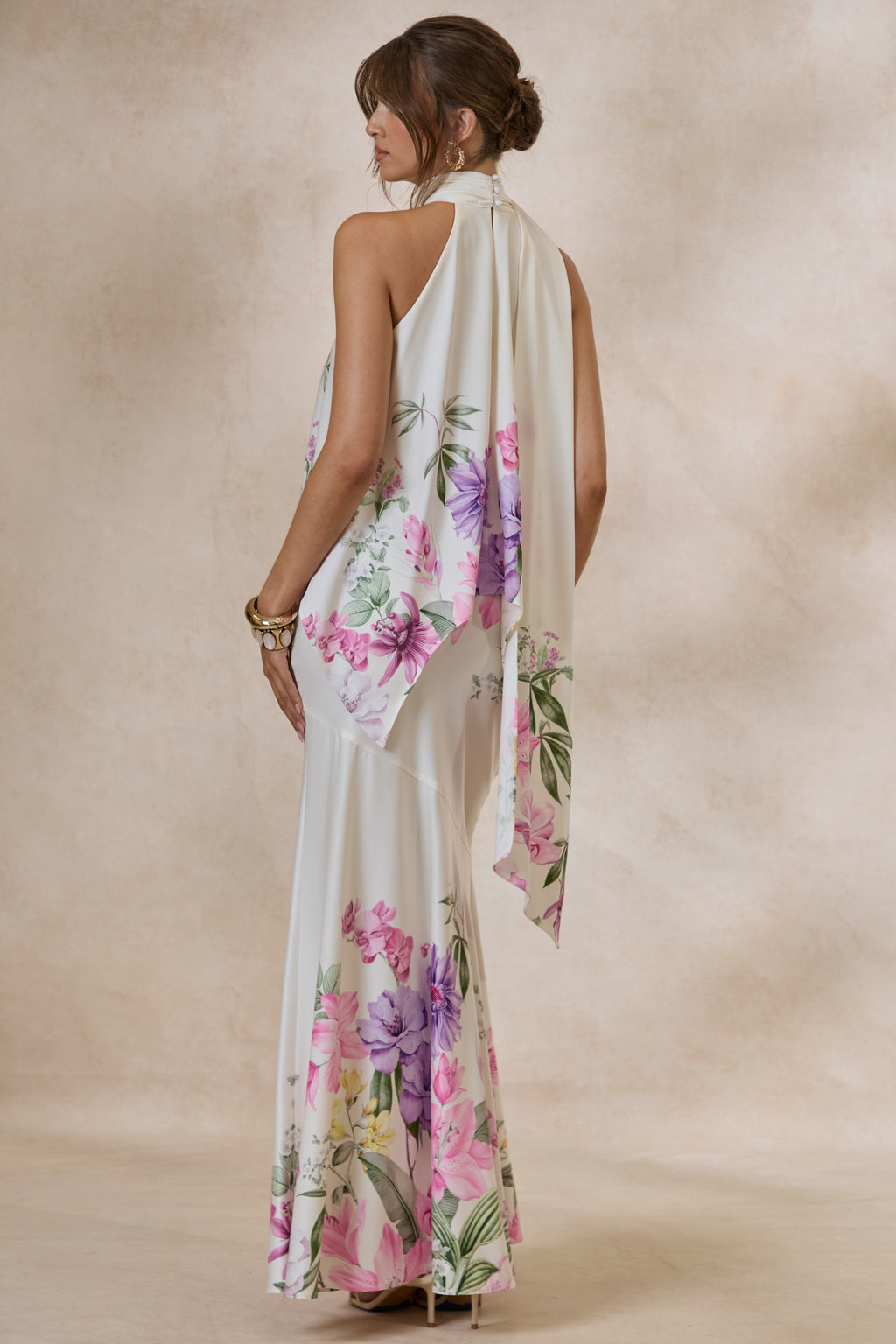 Vayla | Jupe longue asymétrique à taille basse en satin mat à imprimé floral crème