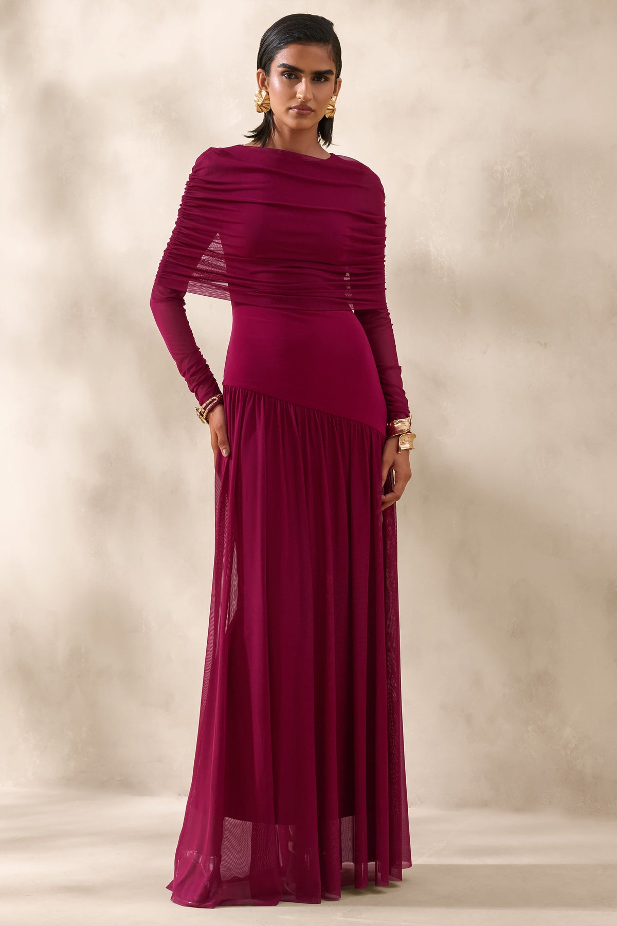 Enalia | Robe longue en mesh bordeaux à encolure haute avec cape courte
