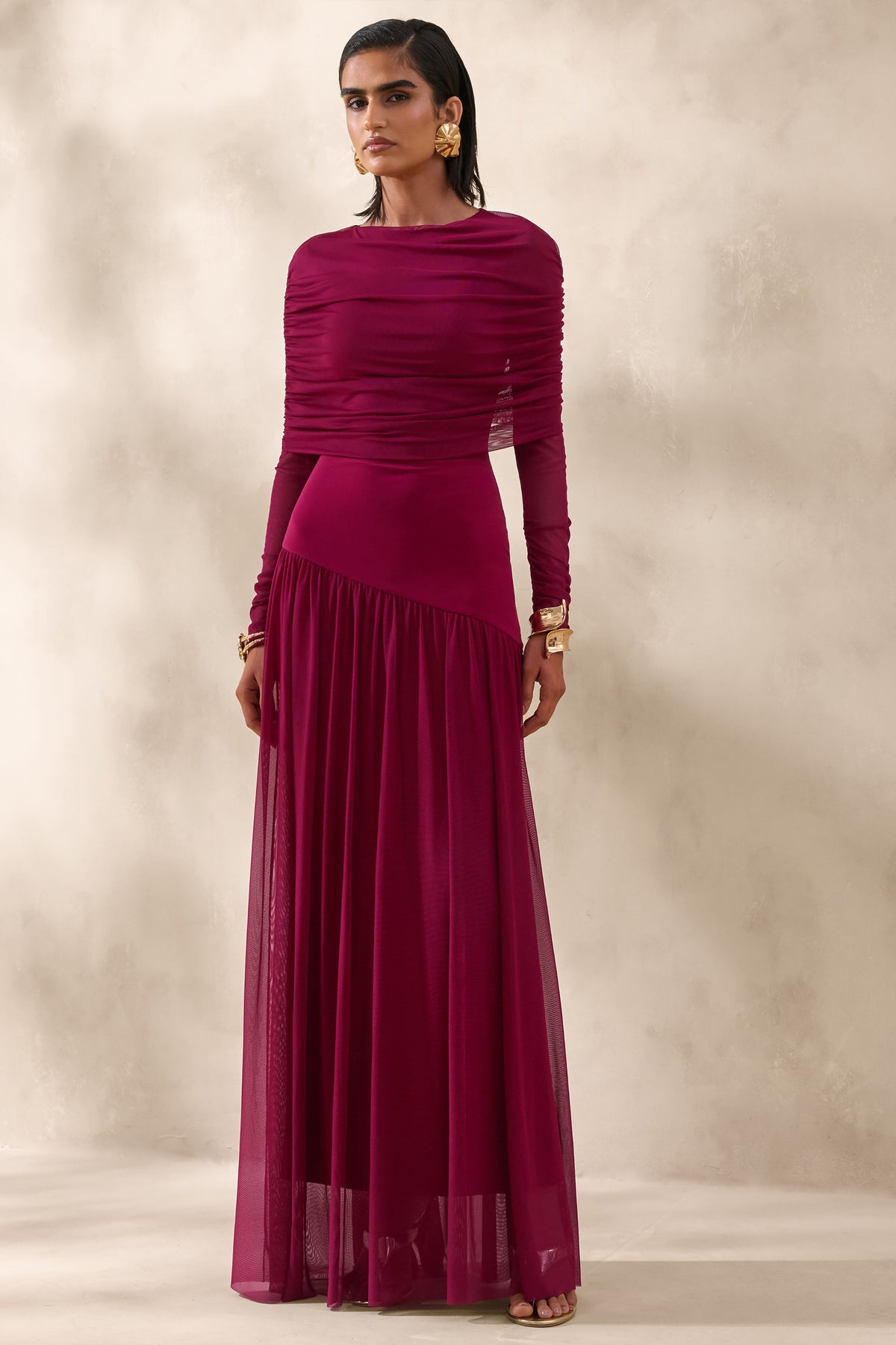 Enalia | Robe longue en mesh bordeaux à encolure haute avec cape courte