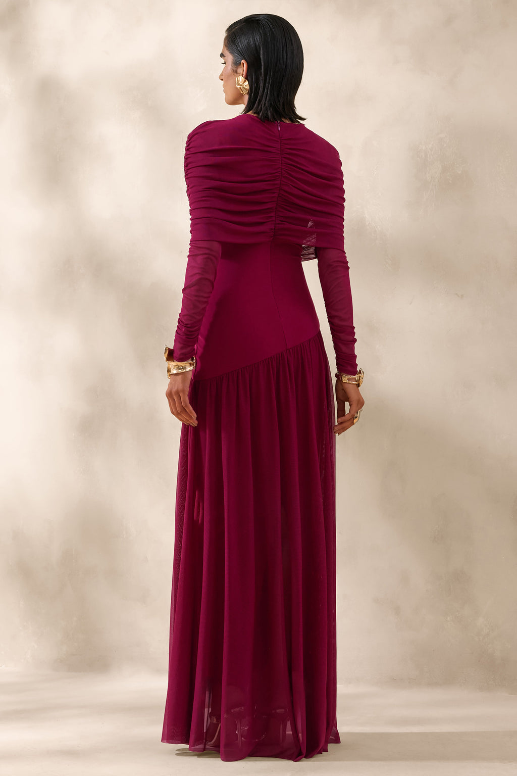 Enalia | Robe longue en mesh bordeaux à encolure haute avec cape courte