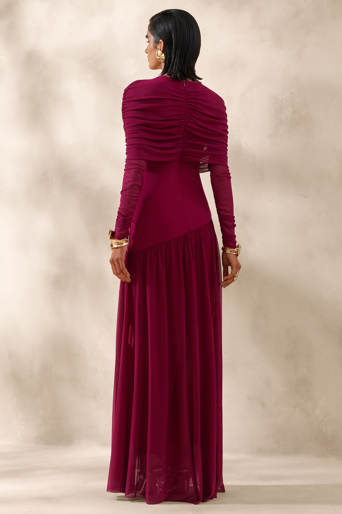 Enalia | Robe longue en mesh bordeaux à encolure haute avec cape courte