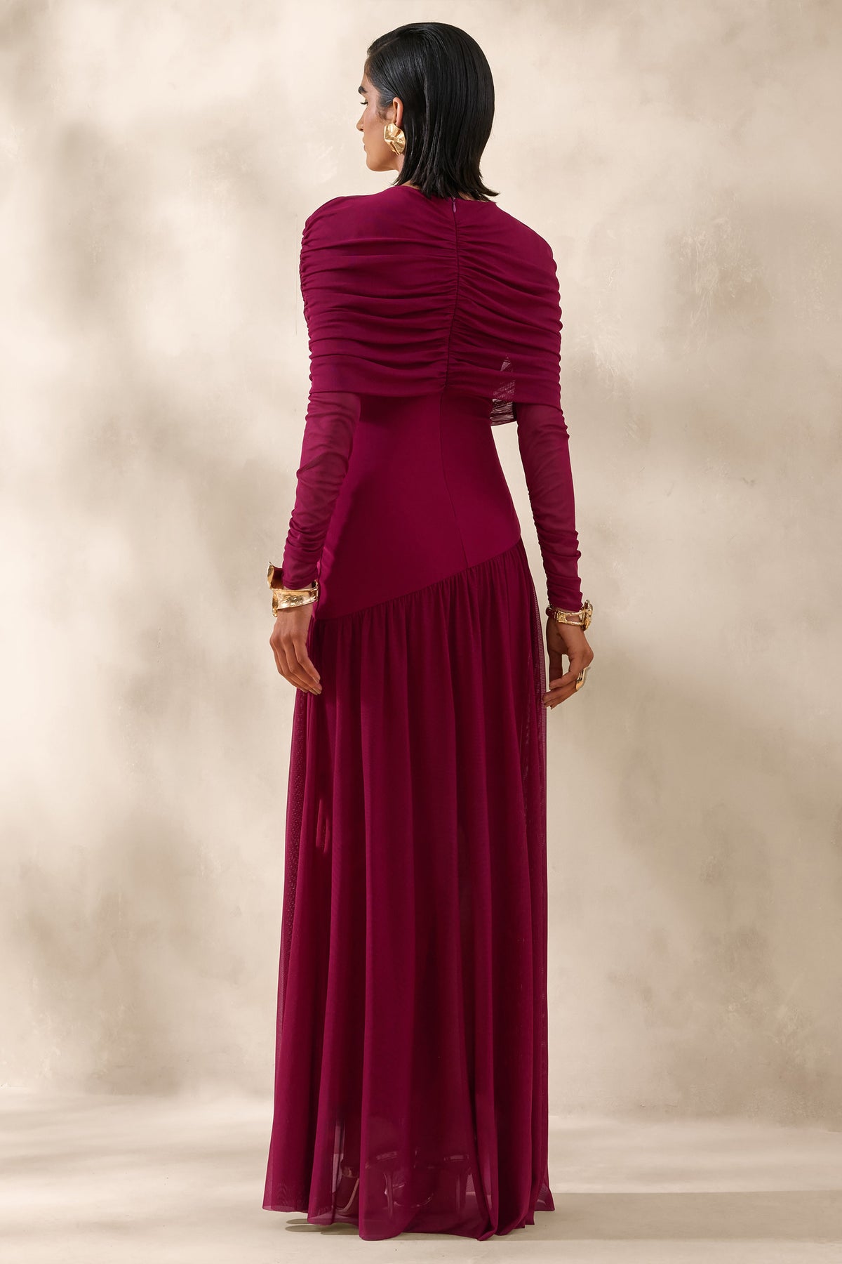 Enalia | Robe longue en mesh bordeaux à encolure haute avec cape courte