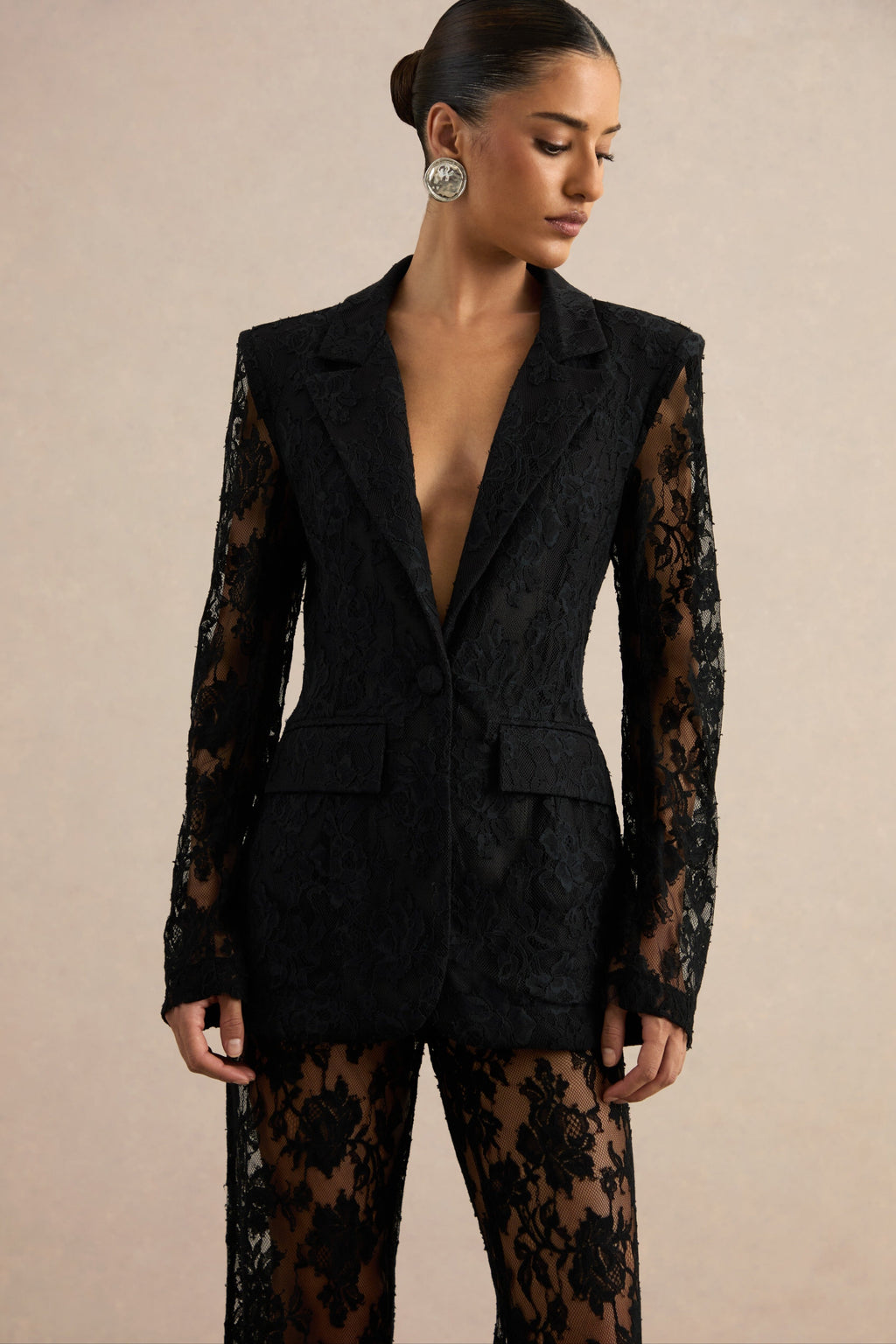 Viloria | Pantalon noir en dentelle à jambes larges