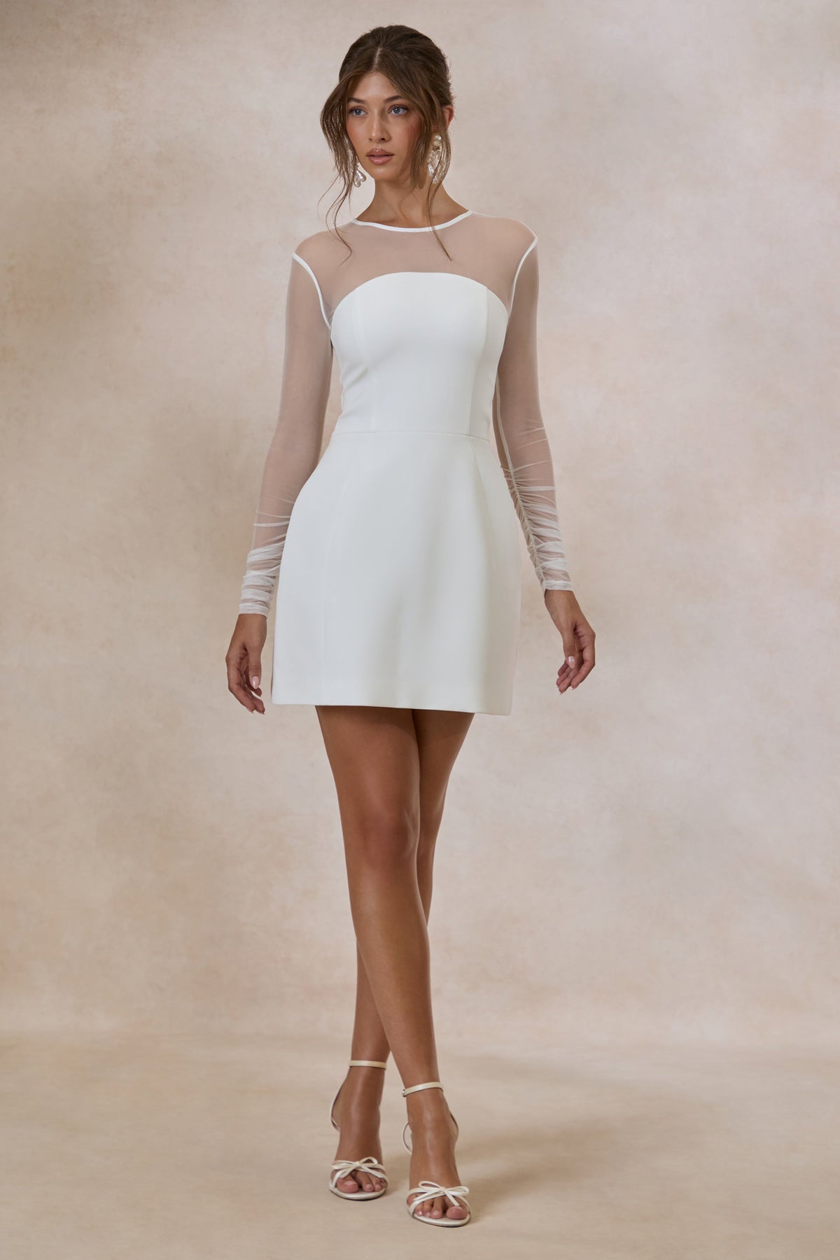 Unveila | Mini-robe blanche à encolure ronde avec détails en mesh