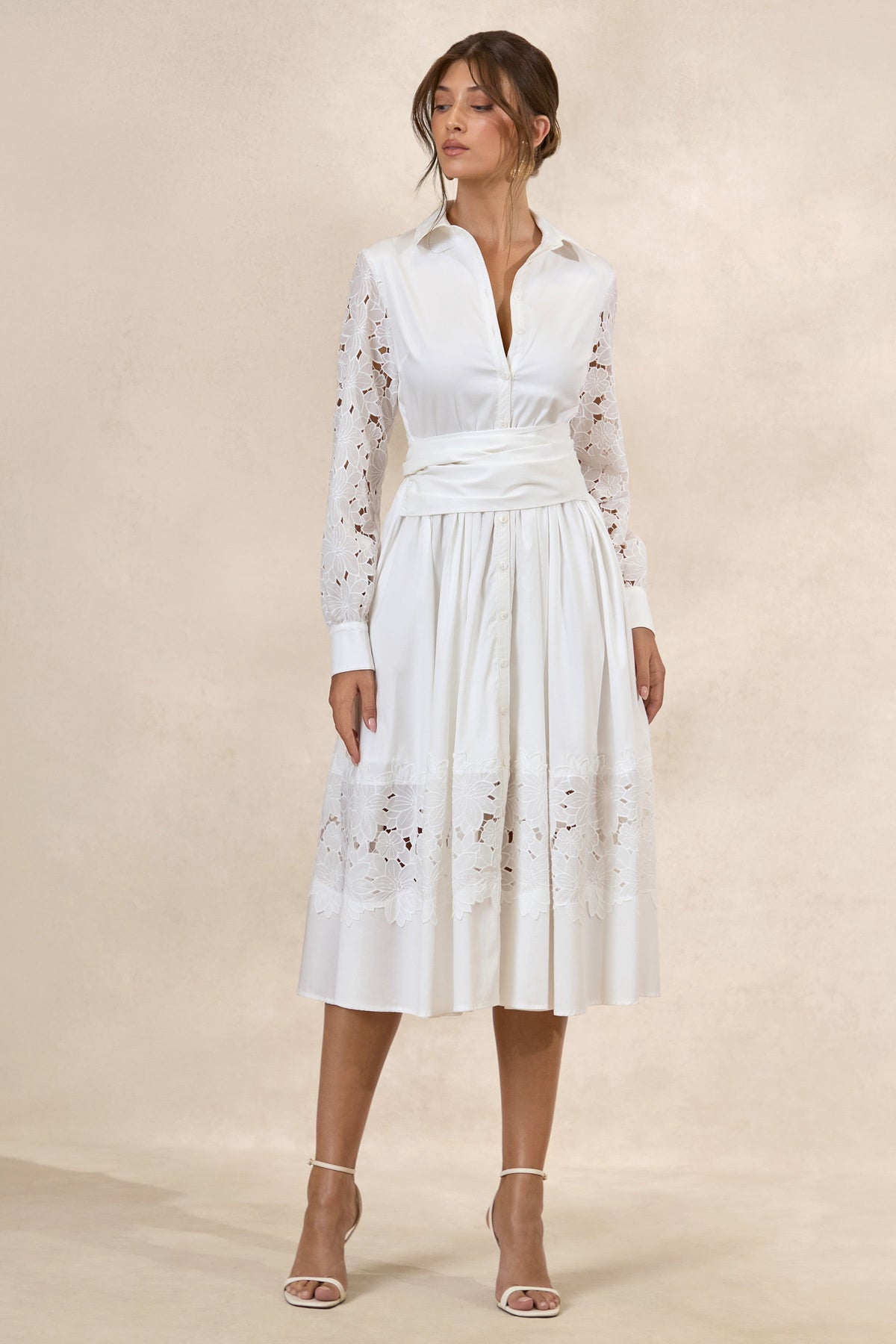 Zalynne | Robe mi-longue blanche à col chemise en broderie anglaise
