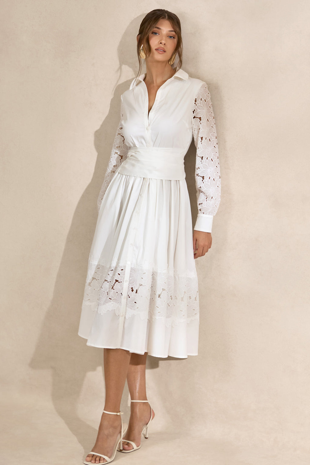 Zalynne | Robe mi-longue blanche à col chemise en broderie anglaise