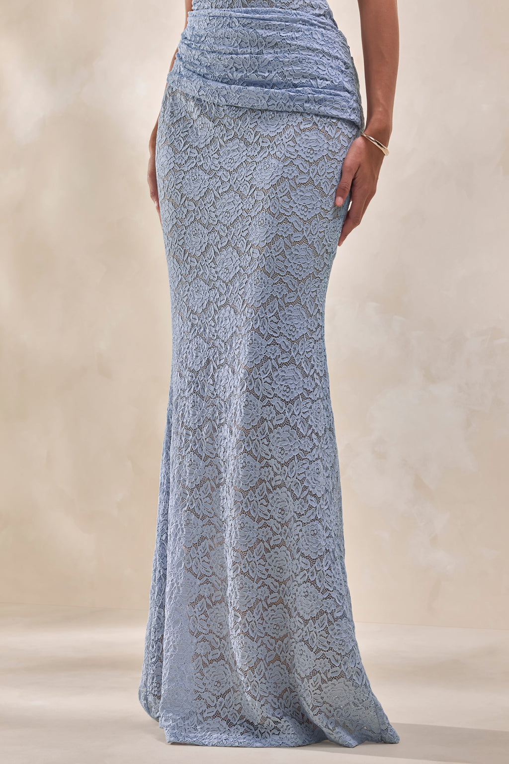 Viara | Jupe longue bleu poudré en dentelle avec détails drapés