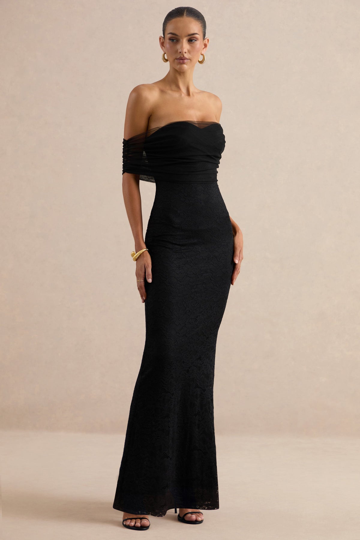 Novessa | Robe longue noire en dentelle à encolure Bardot