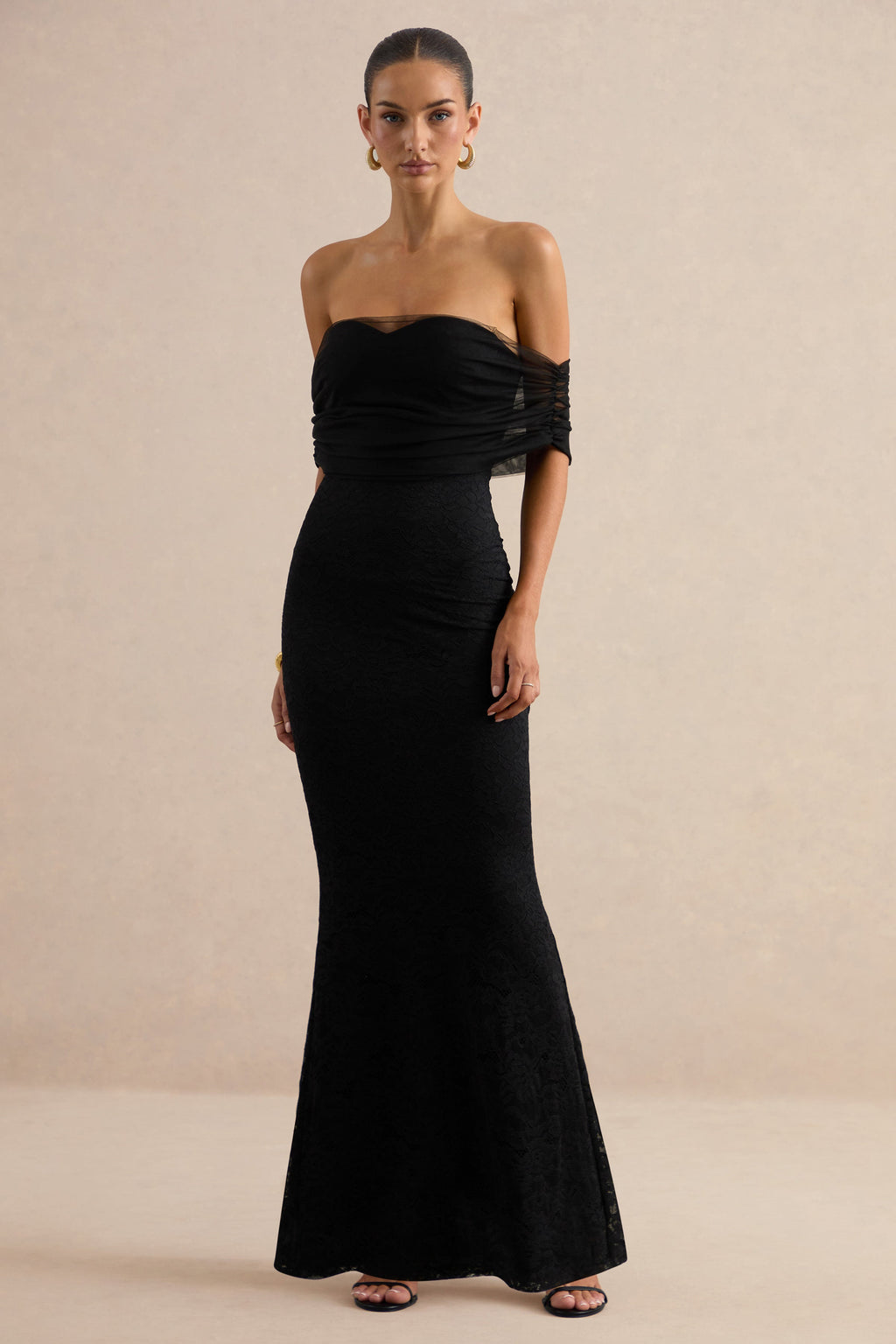 Novessa | Robe longue noire en dentelle à encolure Bardot