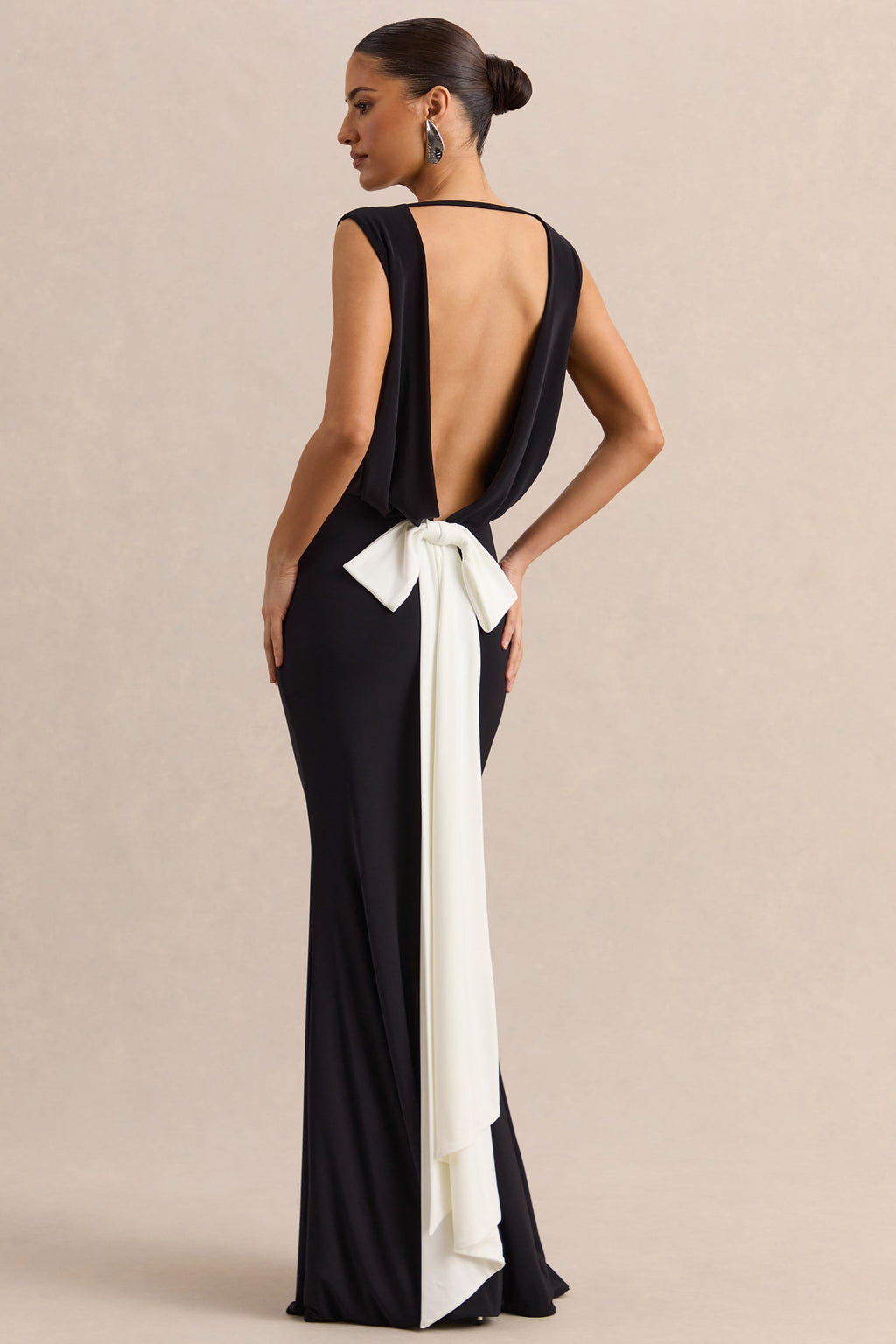Elicette | Robe Longue Noire à Encolure Ronde Dos Ouvert et Détail Nœud