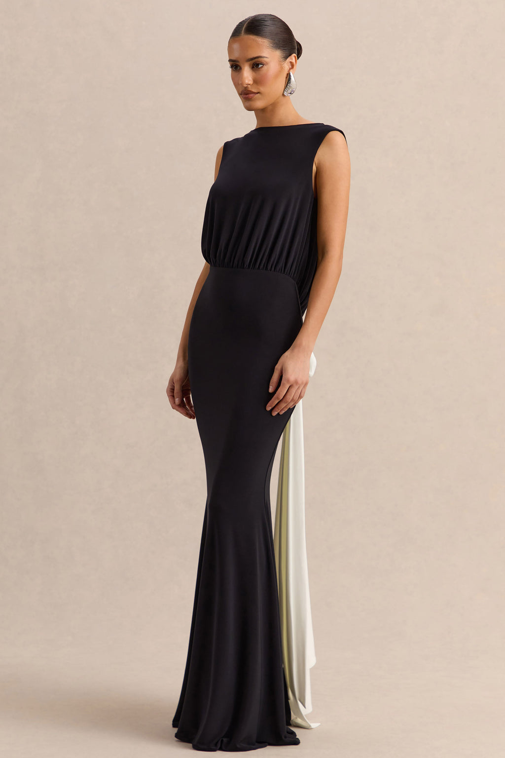 Elicette | Robe Longue Noire à Encolure Ronde Dos Ouvert et Détail Nœud