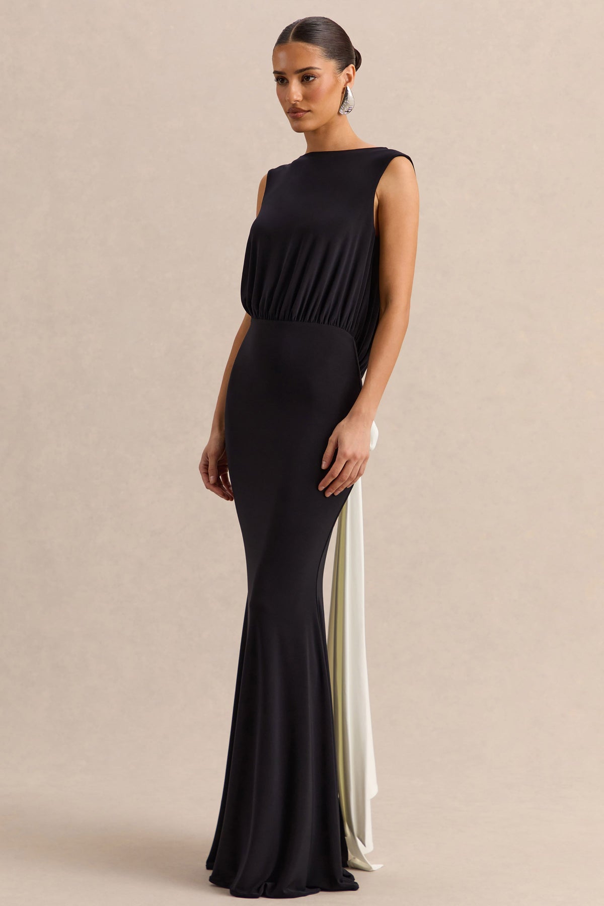 Elicette | Robe Longue Noire à Encolure Ronde Dos Ouvert et Détail Nœud