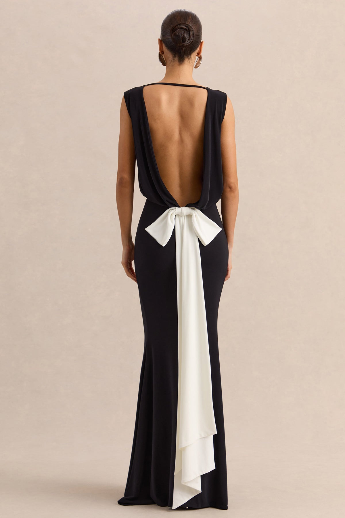 Elicette | Robe Longue Noire à Encolure Ronde Dos Ouvert et Détail Nœud
