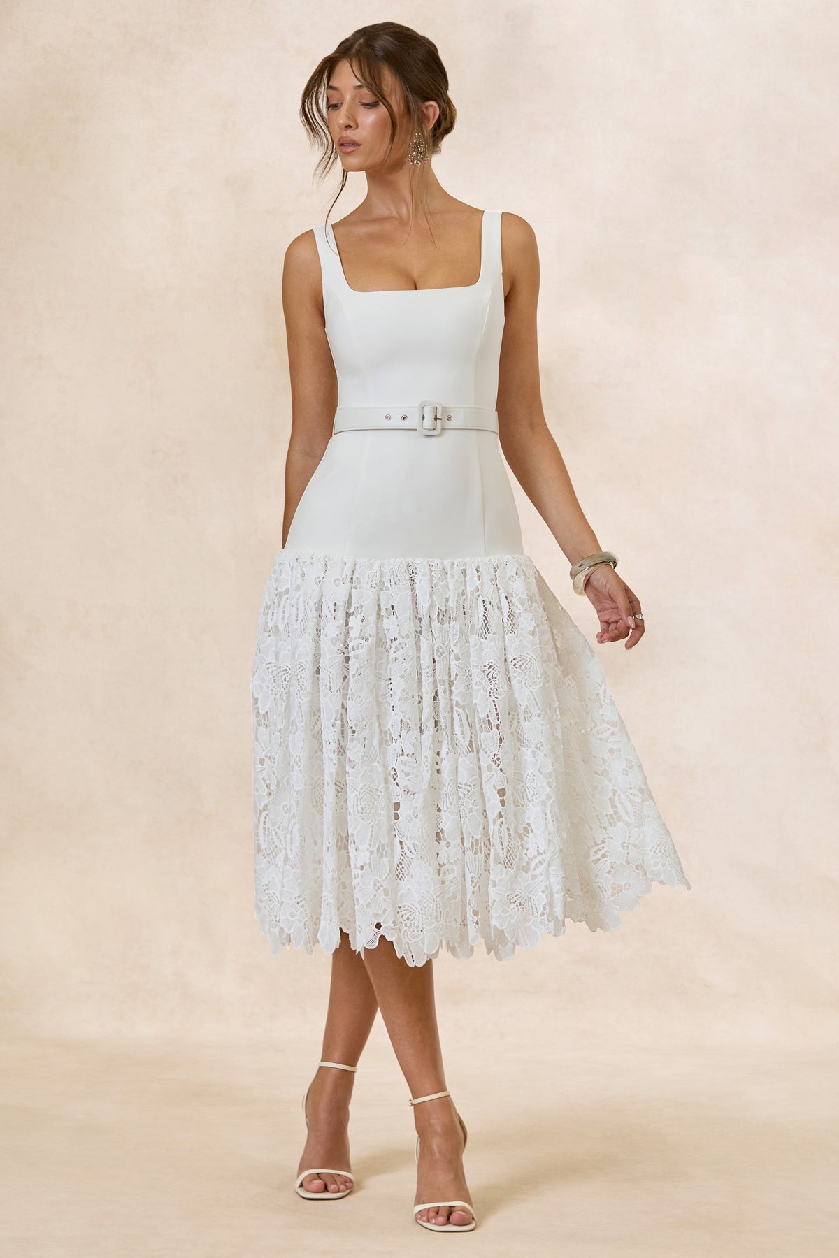 Norrie | Robe Mi-Longue Blanche En Dentelle À Encolure Carrée Avec Jupe En Dentelle Volumineuse