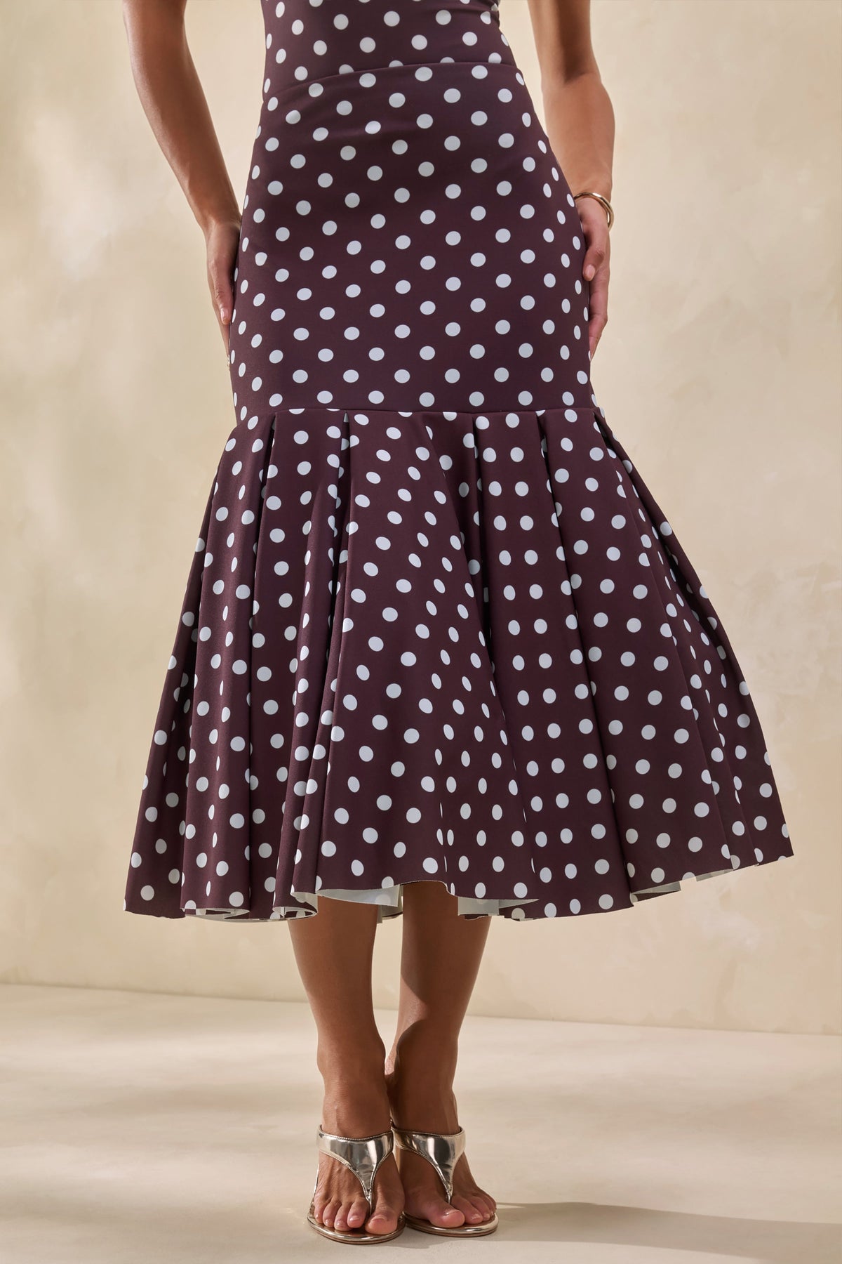 Masie | Jupe mi-longue marron à pois en mesh avec taille basse cintrée