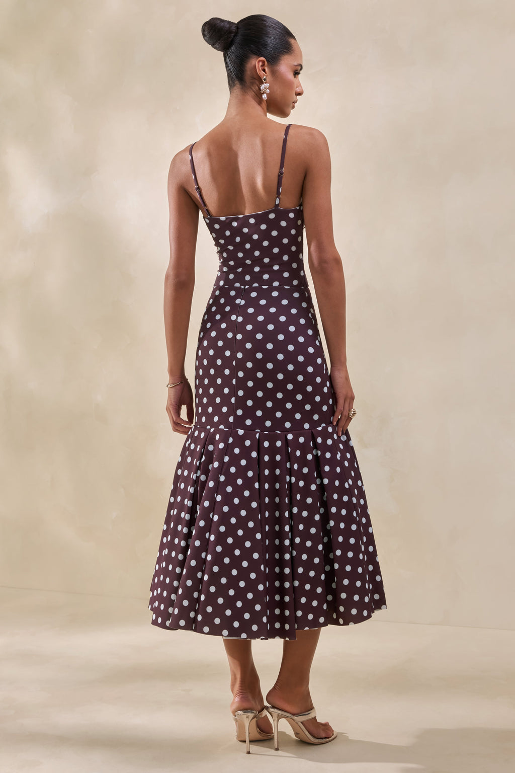 Rayna | Body string marron à pois avec décolleté en V