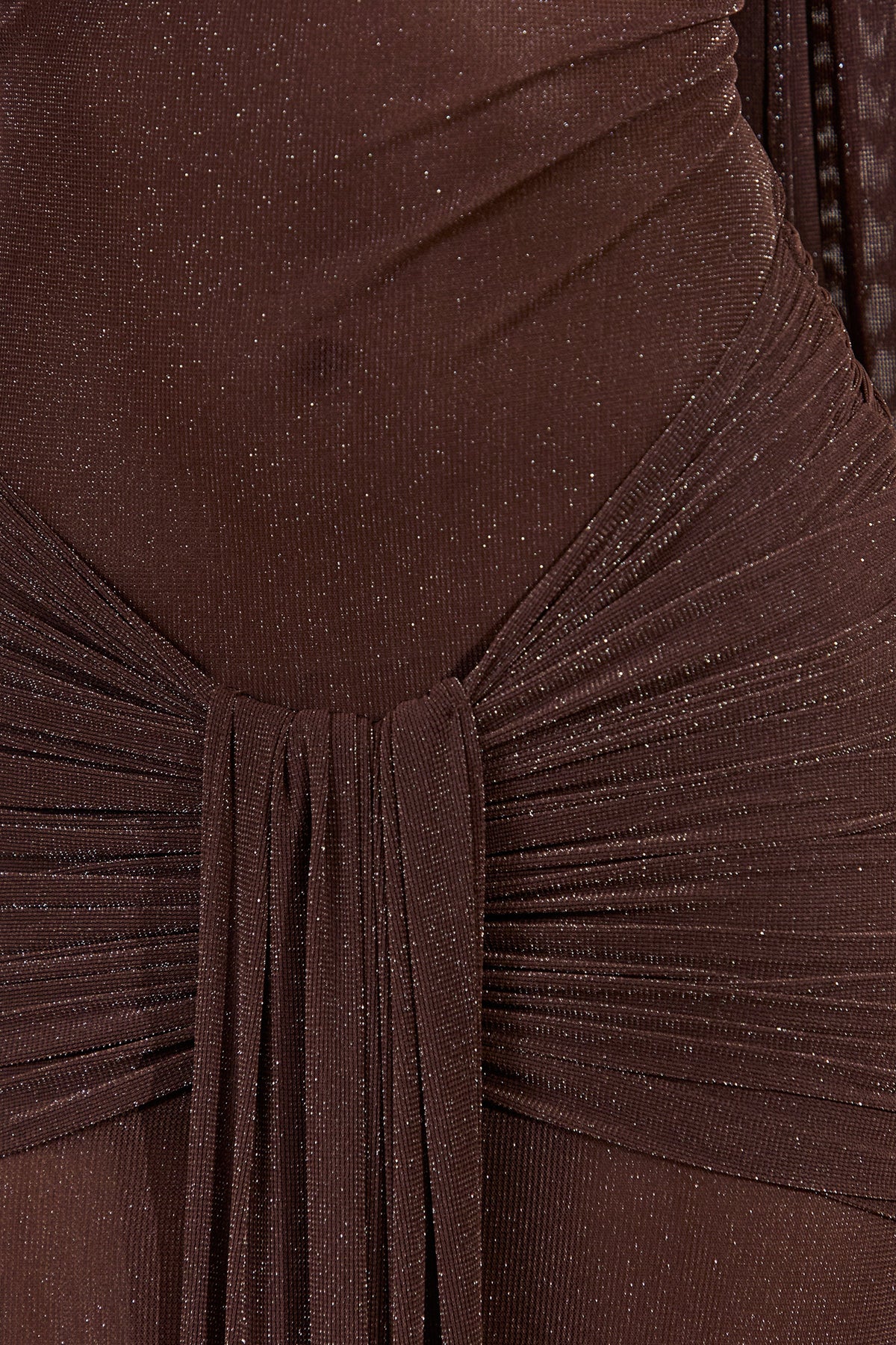 Ursa | Robe longue marron à encolure bandeau avec détail écharpe et détails froncés