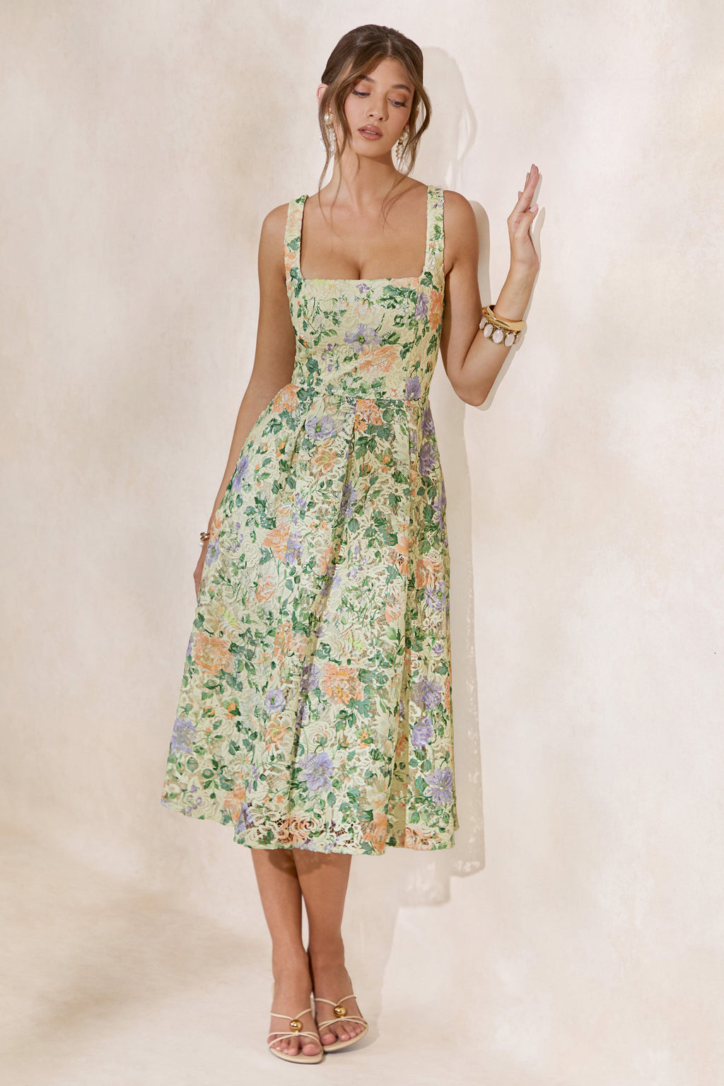 Lorielle | Robe mi-longue en dentelle à imprimé floral citron et encolure carrée