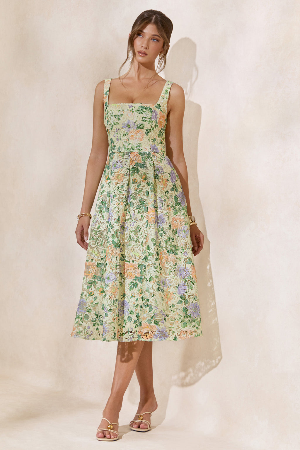 Lorielle | Robe mi-longue en dentelle à imprimé floral citron et encolure carrée