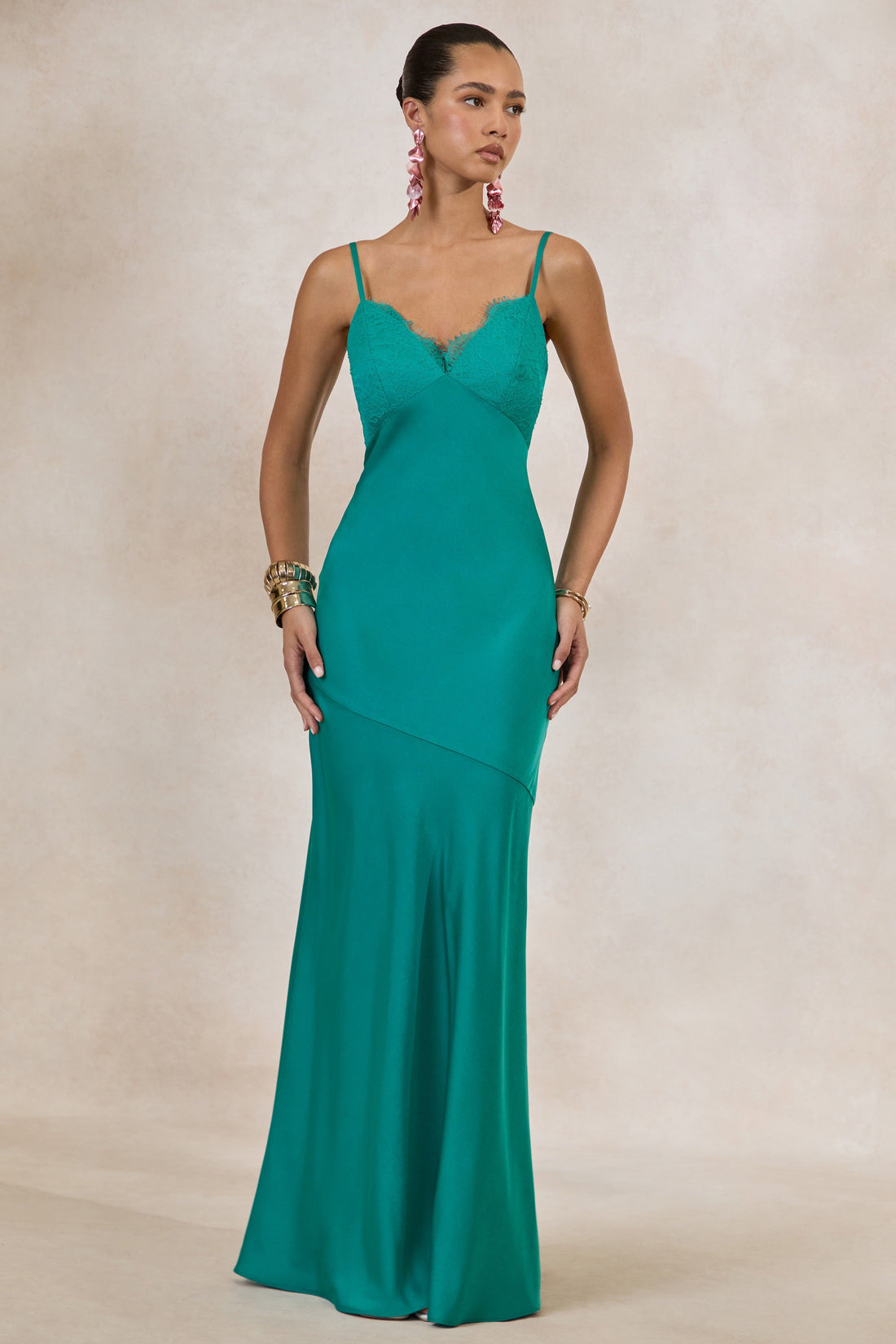 Kyralie | Robe longue verte en satin à décolleté en V