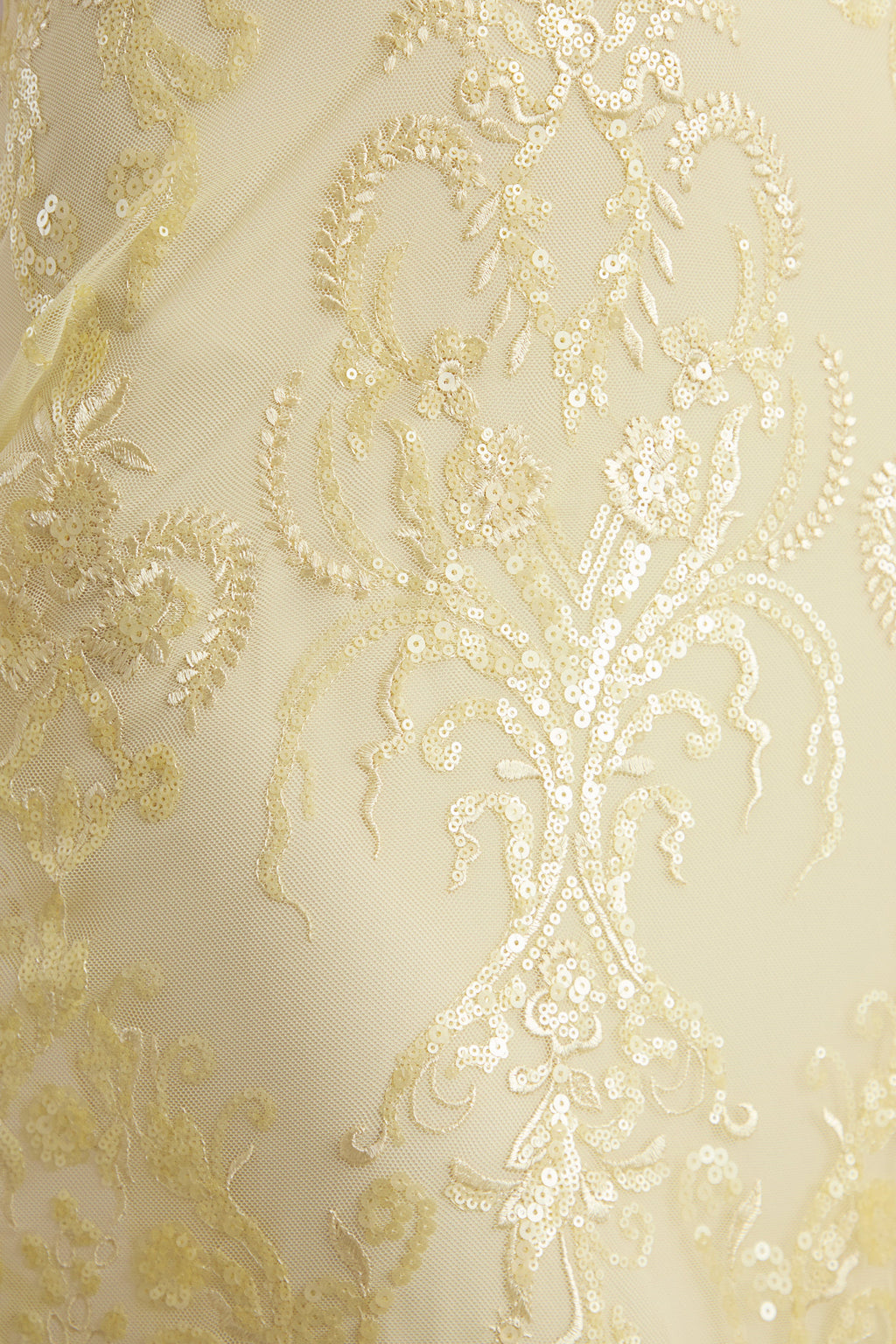 Galathea | Robe mi-longue jaune en dentelle à encolure bandeau avec détail de col