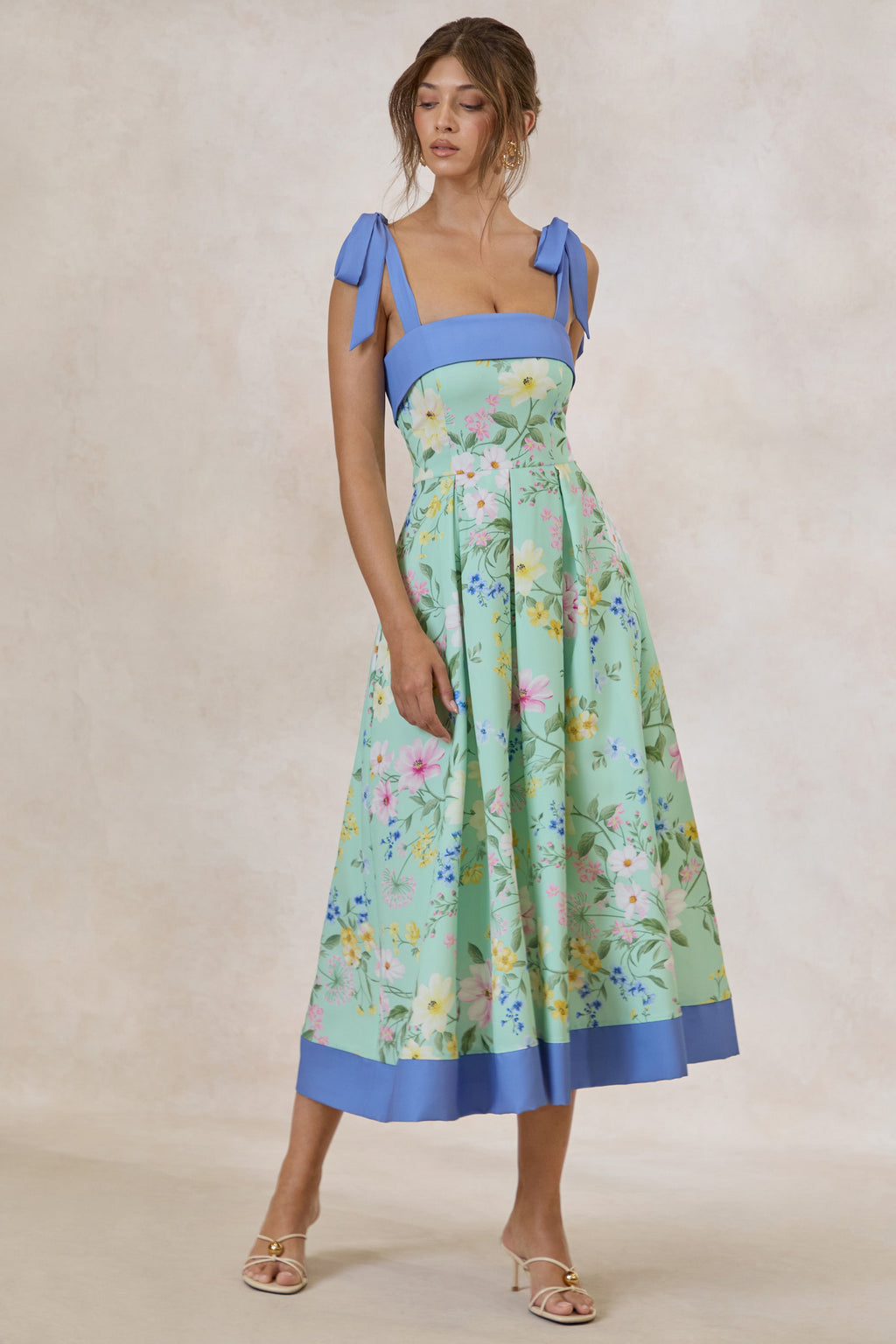 Marlisa | Robe mi-longue à imprimé floral vert menthe à encolure carrée avec bretelles à nouer en nœud