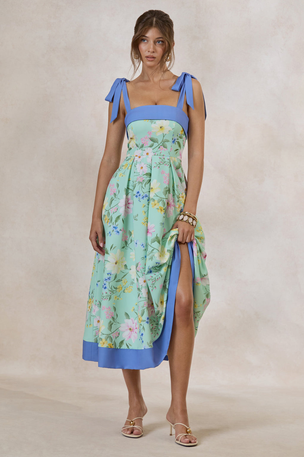 Marlisa | Robe mi-longue à imprimé floral vert menthe à encolure carrée avec bretelles à nouer en nœud