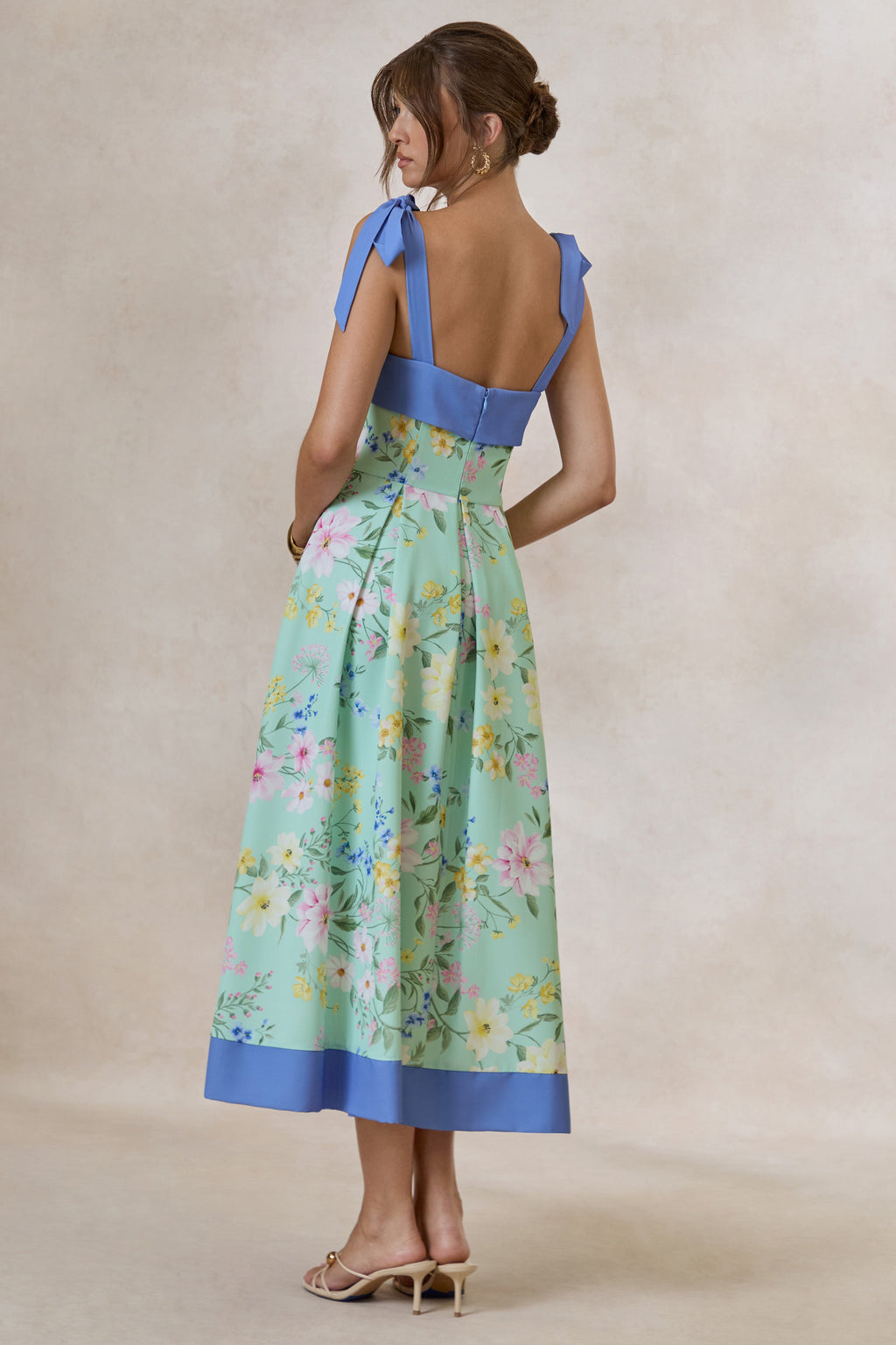 Marlisa | Robe mi-longue à imprimé floral vert menthe à encolure carrée avec bretelles à nouer en nœud