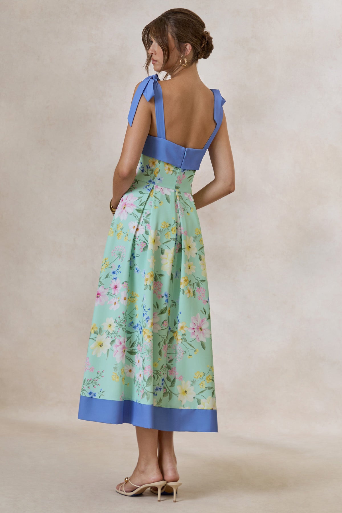 Marlisa | Robe mi-longue à imprimé floral vert menthe à encolure carrée avec bretelles à nouer en nœud