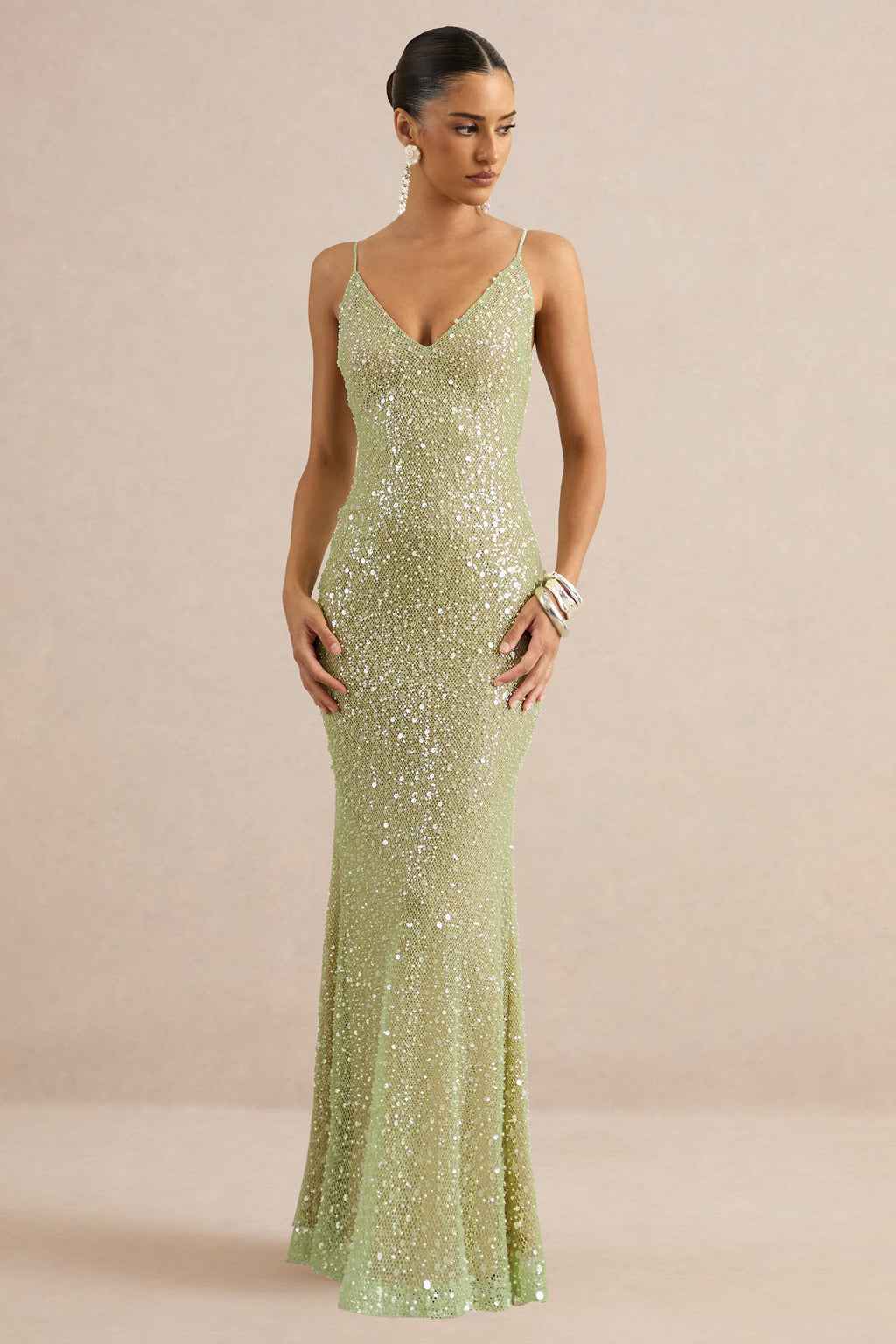 Minna | Robe longue vert sauge à sequins transparents avec décolleté plongeant