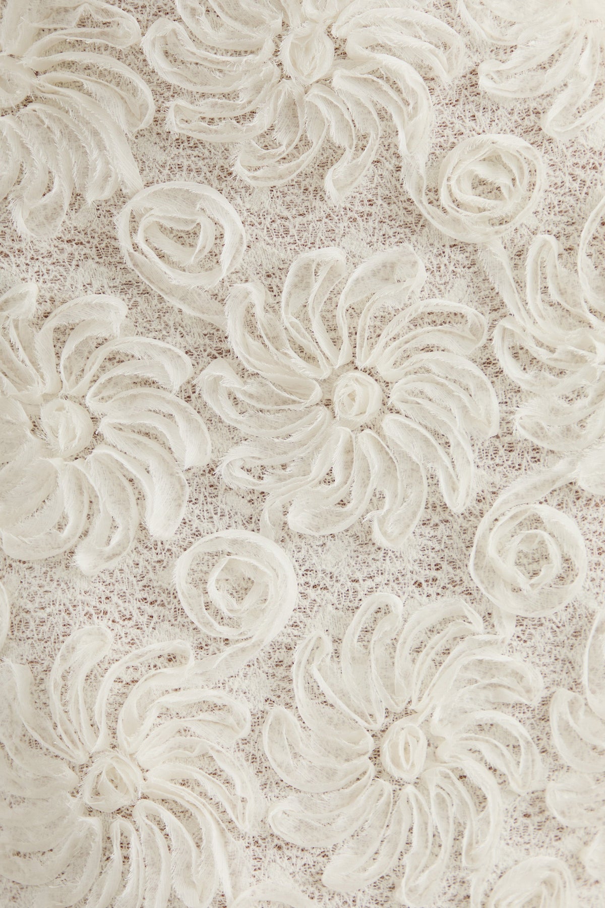 Xara | Robe longue blanche en dentelle à encolure Bardot