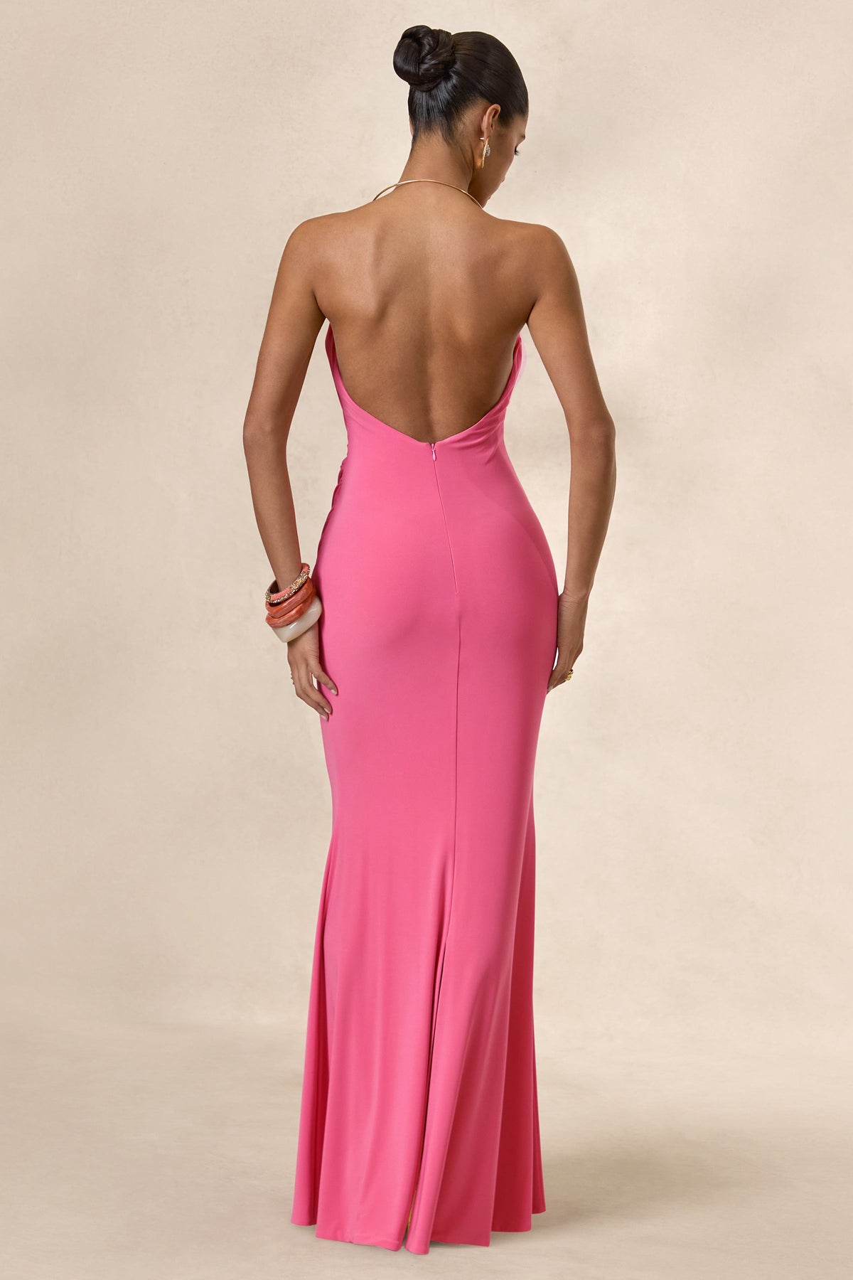 Dinara | Robe longue corail à encolure dos nu avec détails drapés et détail doré