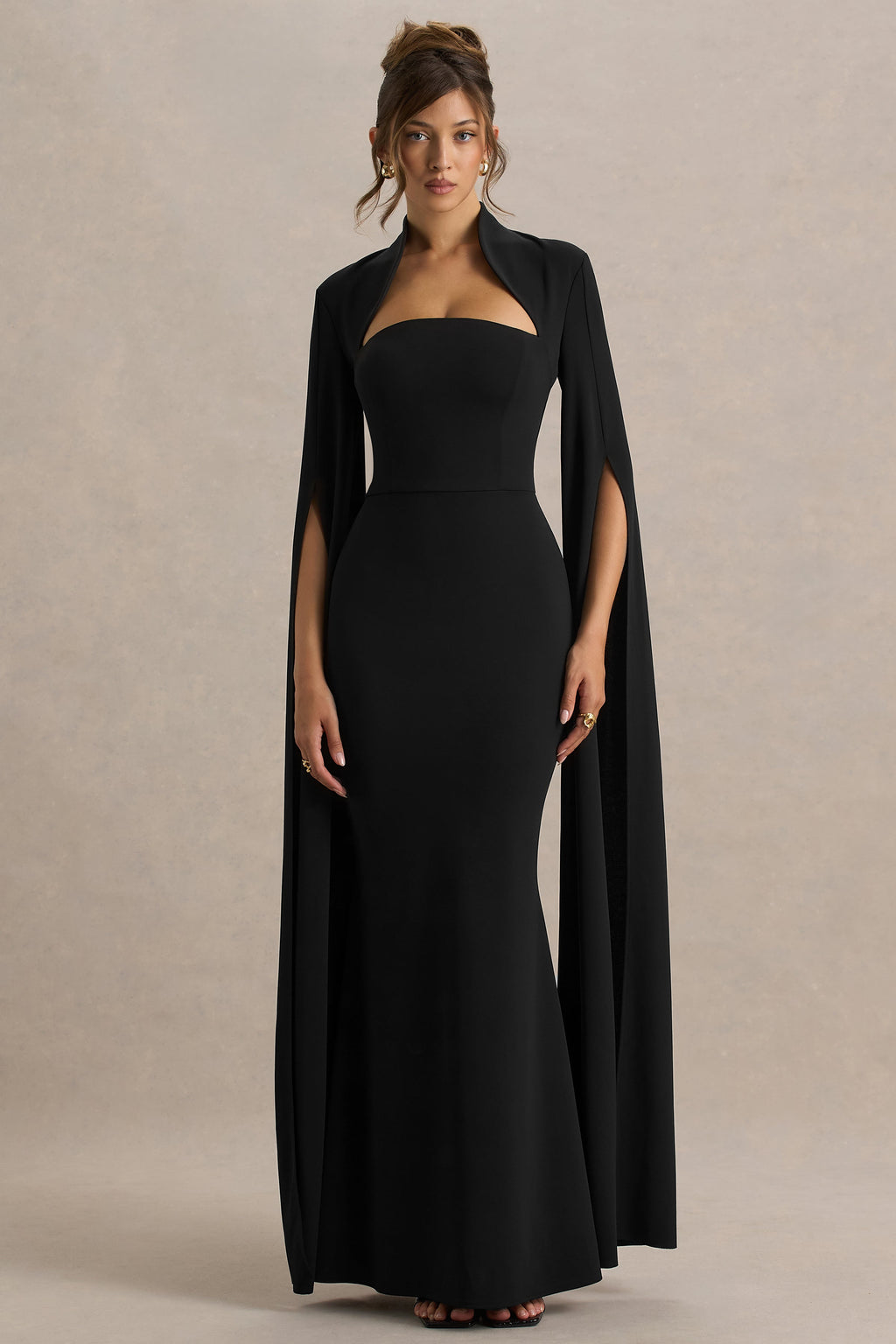 Esme | Robe longue noire à encolure carrée et manches cape