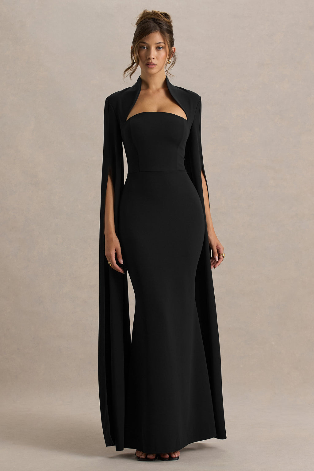 Esme | Robe longue noire à encolure carrée et manches cape