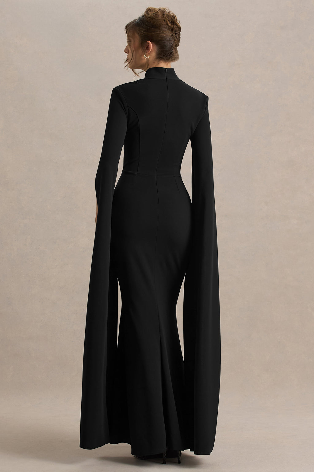 Esme | Robe longue noire à encolure carrée et manches cape