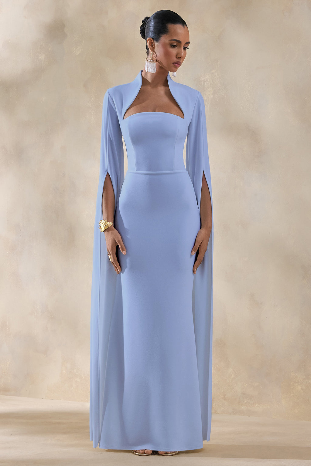 Esme | Robe longue bleu clair à encolure carrée et manches cape