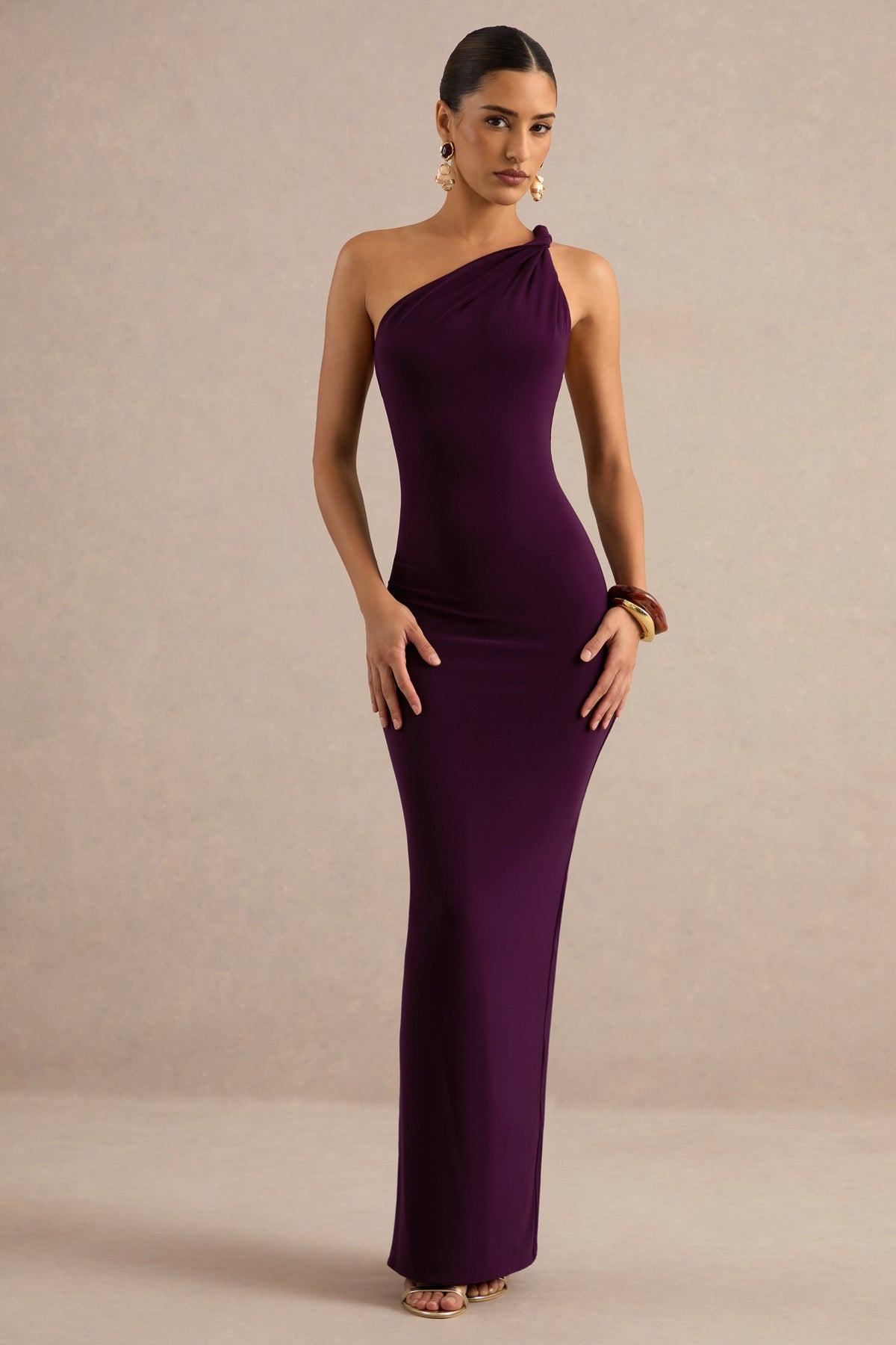 Indalie | Robe longue prune à encolure asymétrique avec détail torsadé