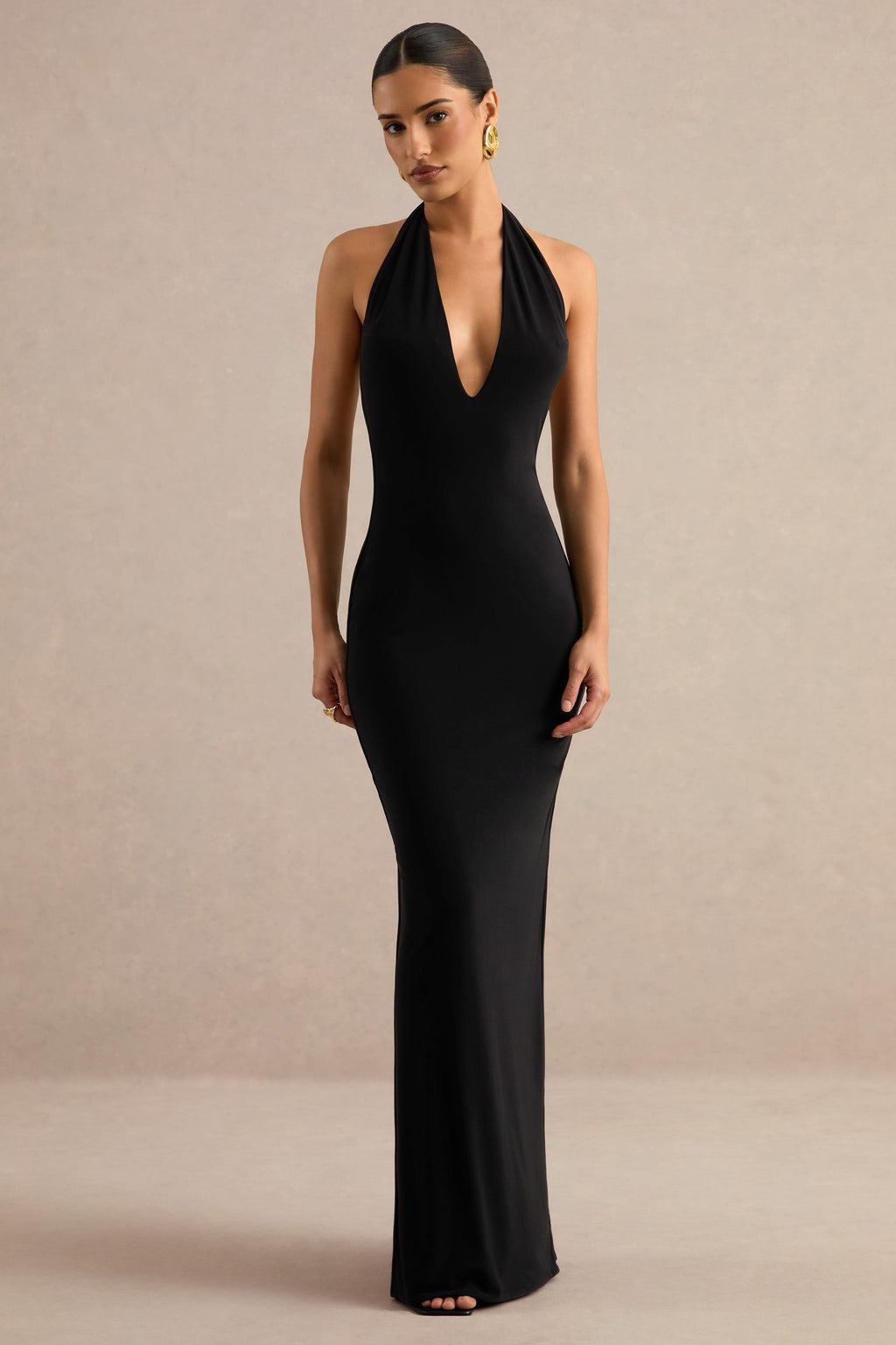 Maristela | Robe longue noire à décolleté plongeant
