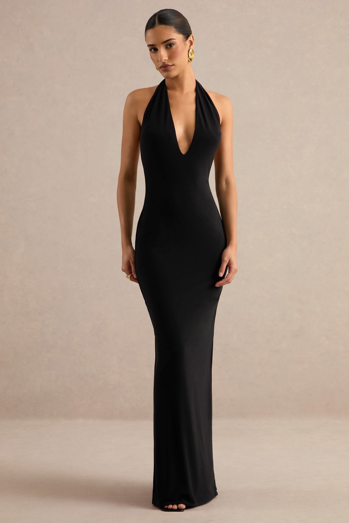 Maristela | Robe longue noire à décolleté plongeant